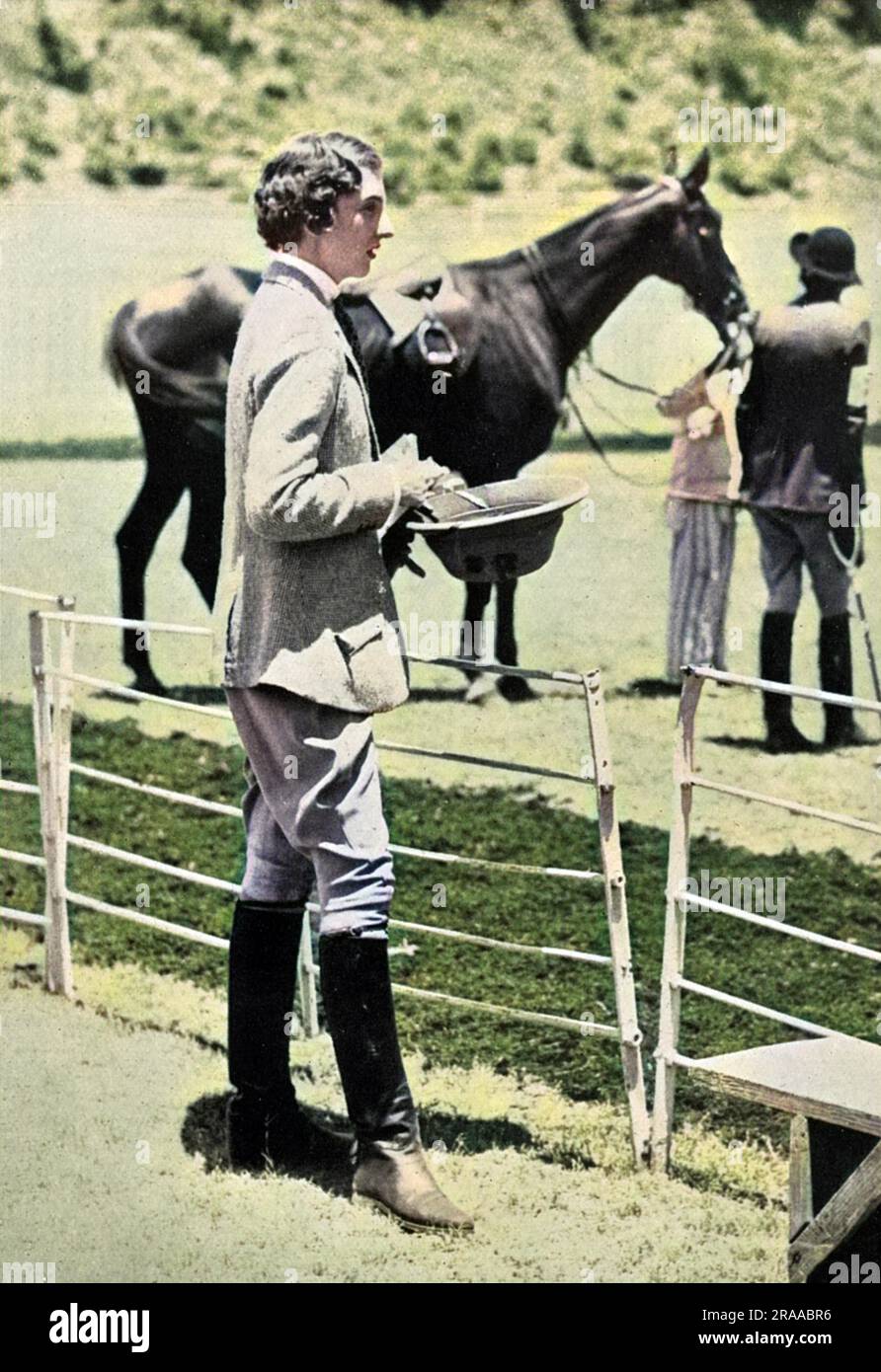 Fai il pieno di muli in parata. Un paio vincente di muli branco che rappresentano la 3rd Light Battery, al Simla Horse Show, India. Data: 1937 Foto Stock