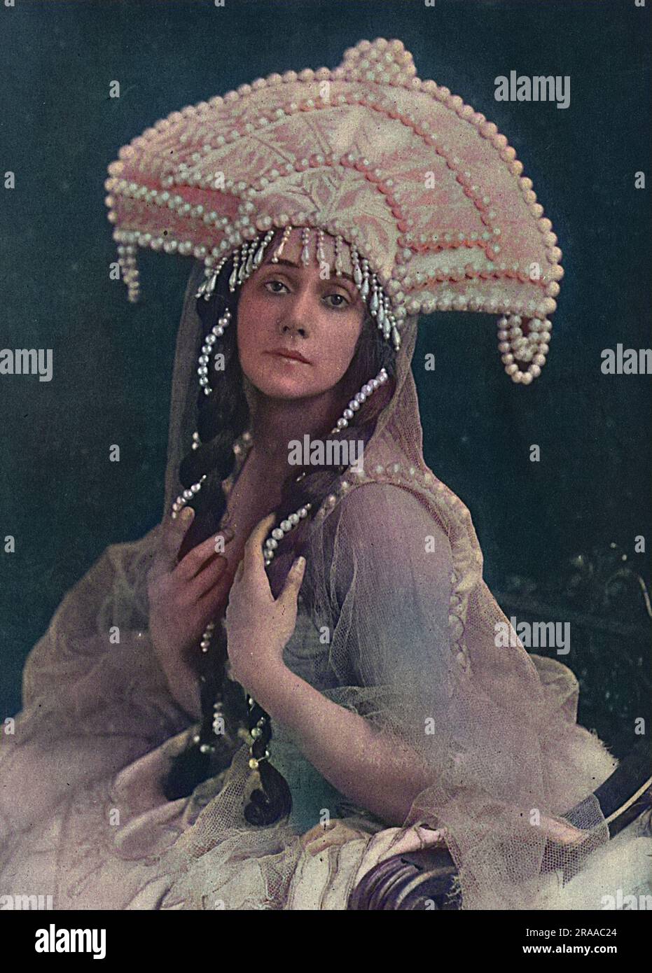 Tamara Karsavina (1885-1978), ballerina russa, che, nel 1919, al momento di questa fotografia, si era esibita con il Russian Ballet all'Alhambra Theatre di Londra. Data: 1919 Foto Stock