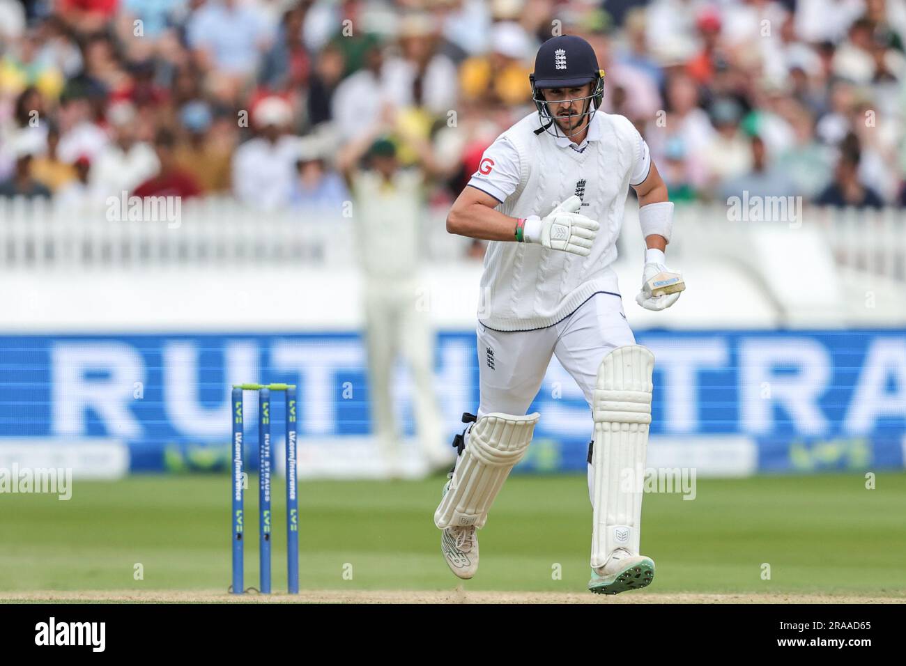 Josh Tongue of England durante la LV= Insurance Ashes test Series Second test Day 5 Inghilterra contro Australia presso Lords, Londra, Regno Unito, 2 luglio 2023 (foto di Mark Cosgrove/News Images) Foto Stock