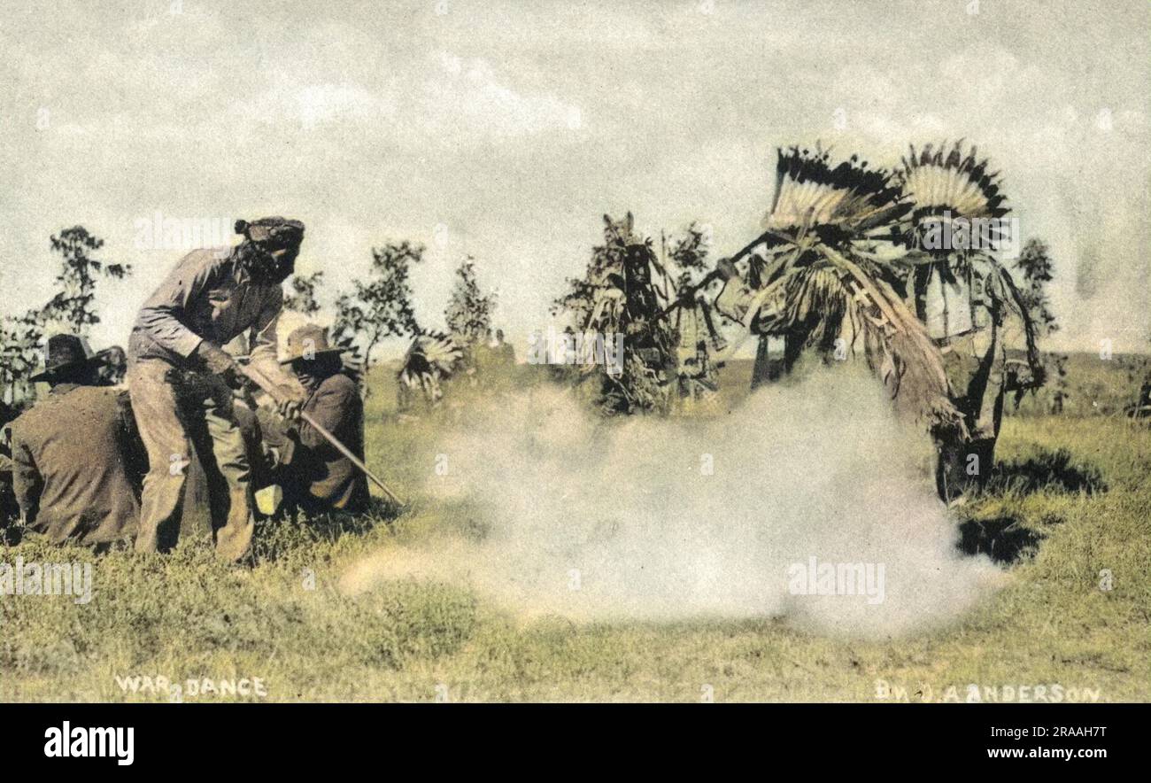 Nativi americani che eseguono una danza di guerra. Foto Stock