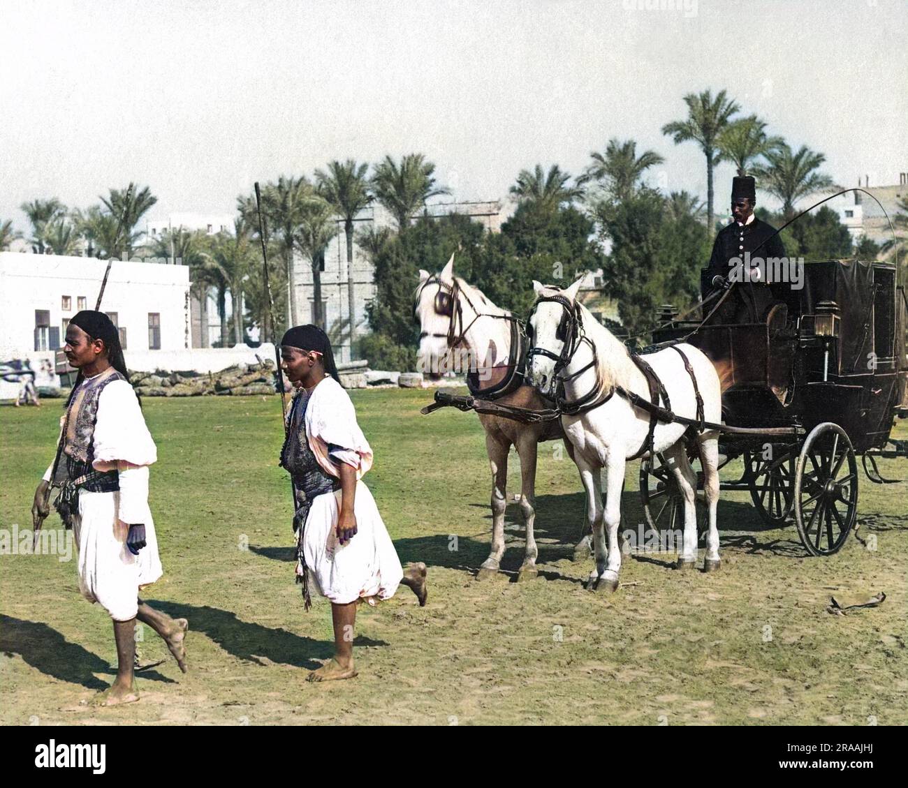 Carrozza trainata da cavalli conosciuta come Sais Courant, con assistenti, Egitto. Data: Circa 1870 Foto Stock