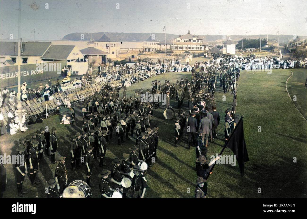 Scout che prendono parte a una manifestazione a Natal, in Sud Africa, ispezionando le truppe. Foto Stock