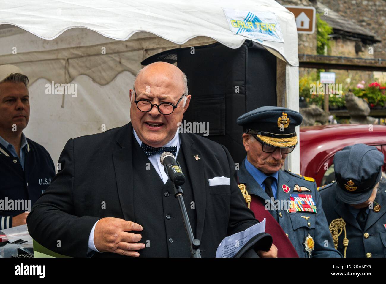 Uomo che finge di Winston Churchill al fine settimana di Ingleton 1940 del 2023. Foto Stock