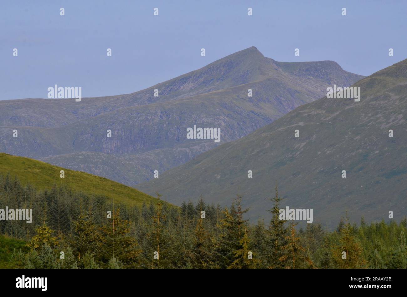 Paesaggio di un picco nelle Highlands scozzesi della Scozia, Regno Unito Foto Stock