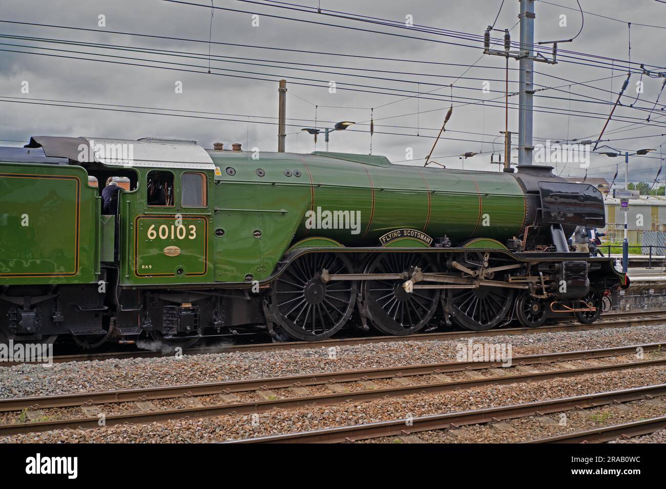 Il famoso Flying Scotsman in tour sulla East Coast Mainline, attraverso Doncaster. Foto Stock