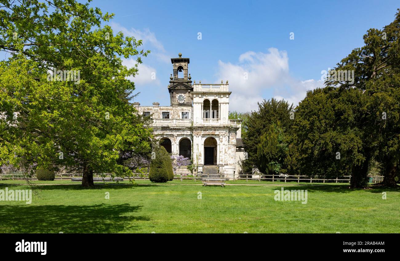 Trentham Gardens, vecchio edificio abbandonato abbandonato a Trentham, Stoke on Trent, declino della città, declino urbano, edificio rustico Foto Stock