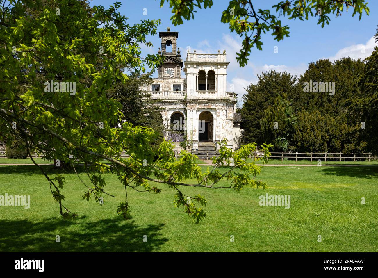 Trentham Gardens, vecchio edificio abbandonato abbandonato a Trentham, Stoke on Trent, declino della città, declino urbano, edificio rustico Foto Stock