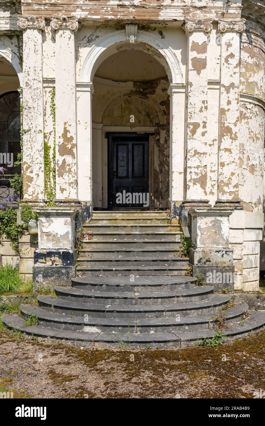 Trentham Gardens, vecchio edificio abbandonato abbandonato a Trentham, Stoke on Trent, declino della città, declino urbano, edificio rustico Foto Stock