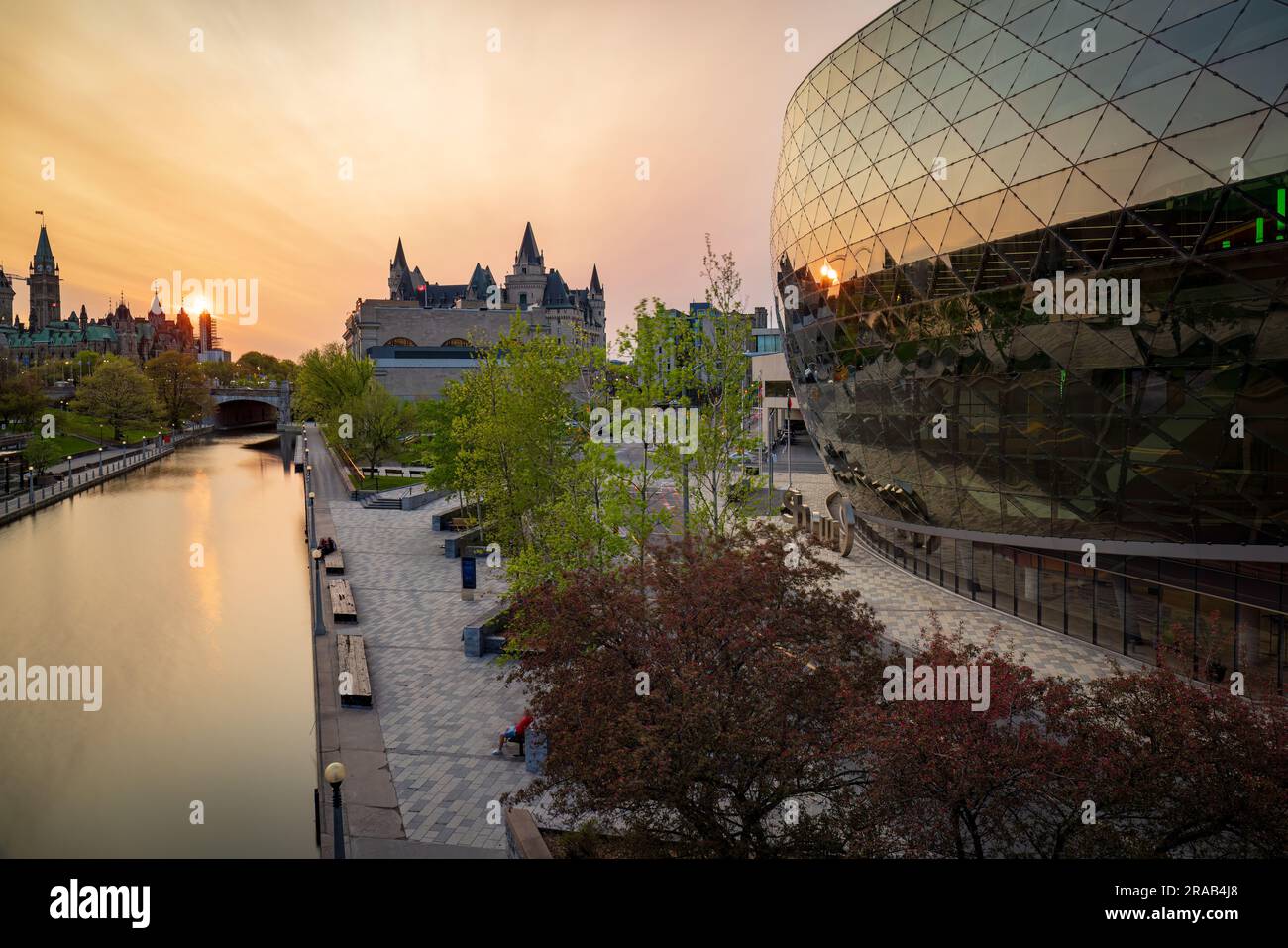 Ottawa, Ontario, il centro della città di Ottawa lungo il canale Rideau Foto Stock