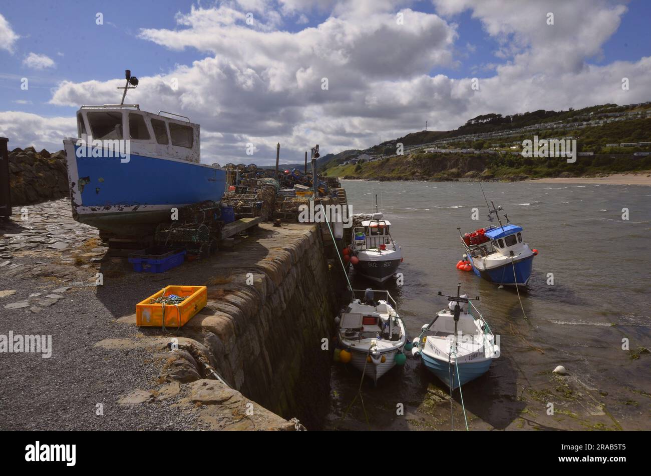 Barche da pesca costiere nel porto di Kingholm, Fife, Scozia, Regno Unito Foto Stock