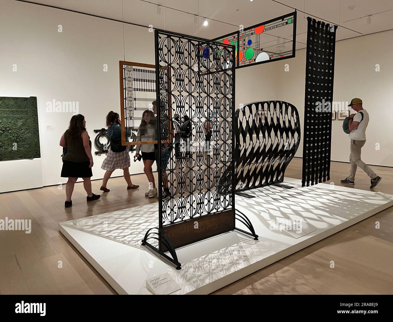 Louis Sullivan American, 1856-1924 Elevator Grille from the Chicago Stock Exchange 1893 piastra in ferro e rame, Museum of Modern Art, New York City. Foto Stock