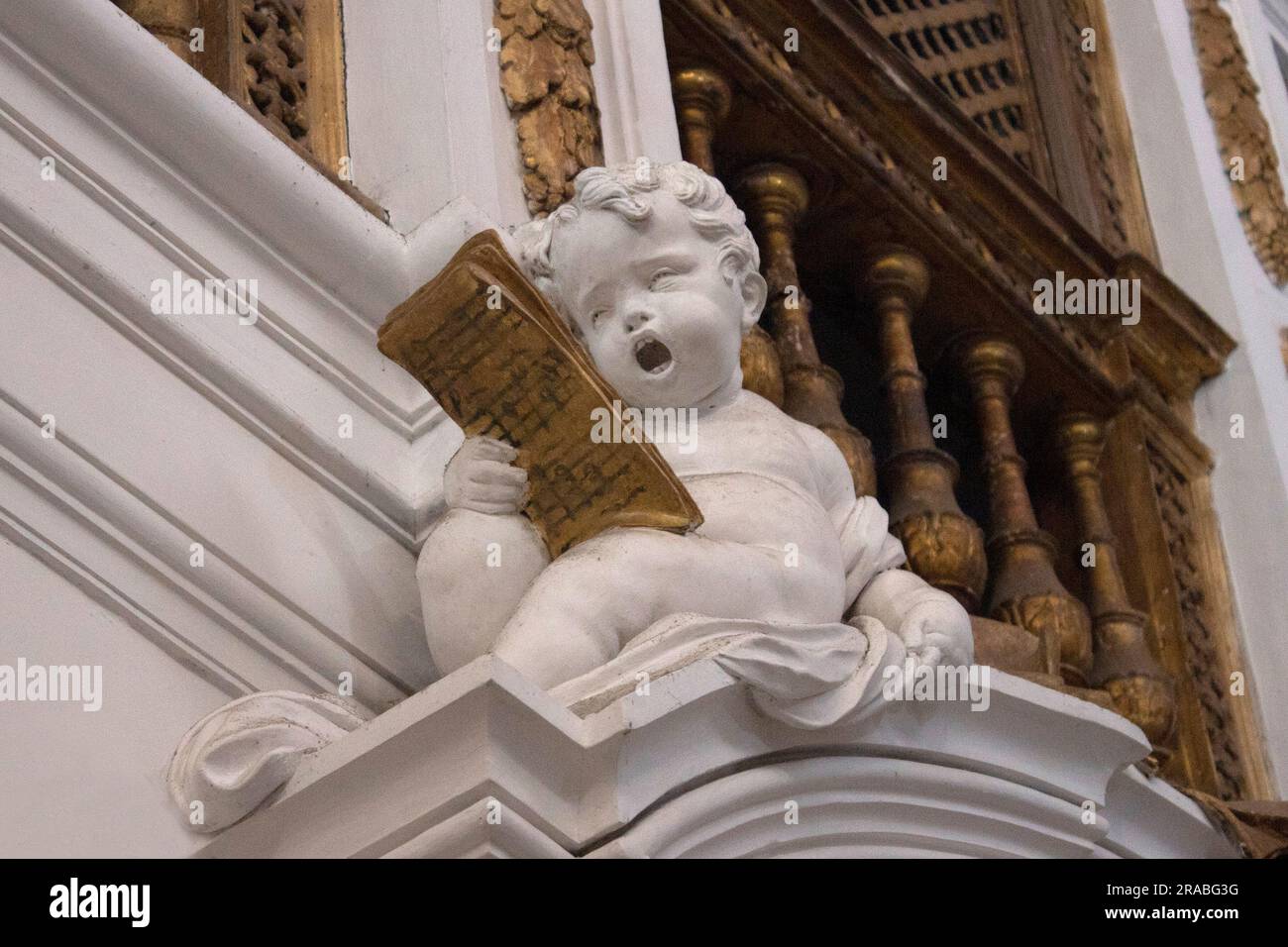 Una statua d'angelo all'interno barocco dell'Oratorio del Rosario di San Domenico - Oratorio de San Domenico - Palermo, Sicilia Foto Stock