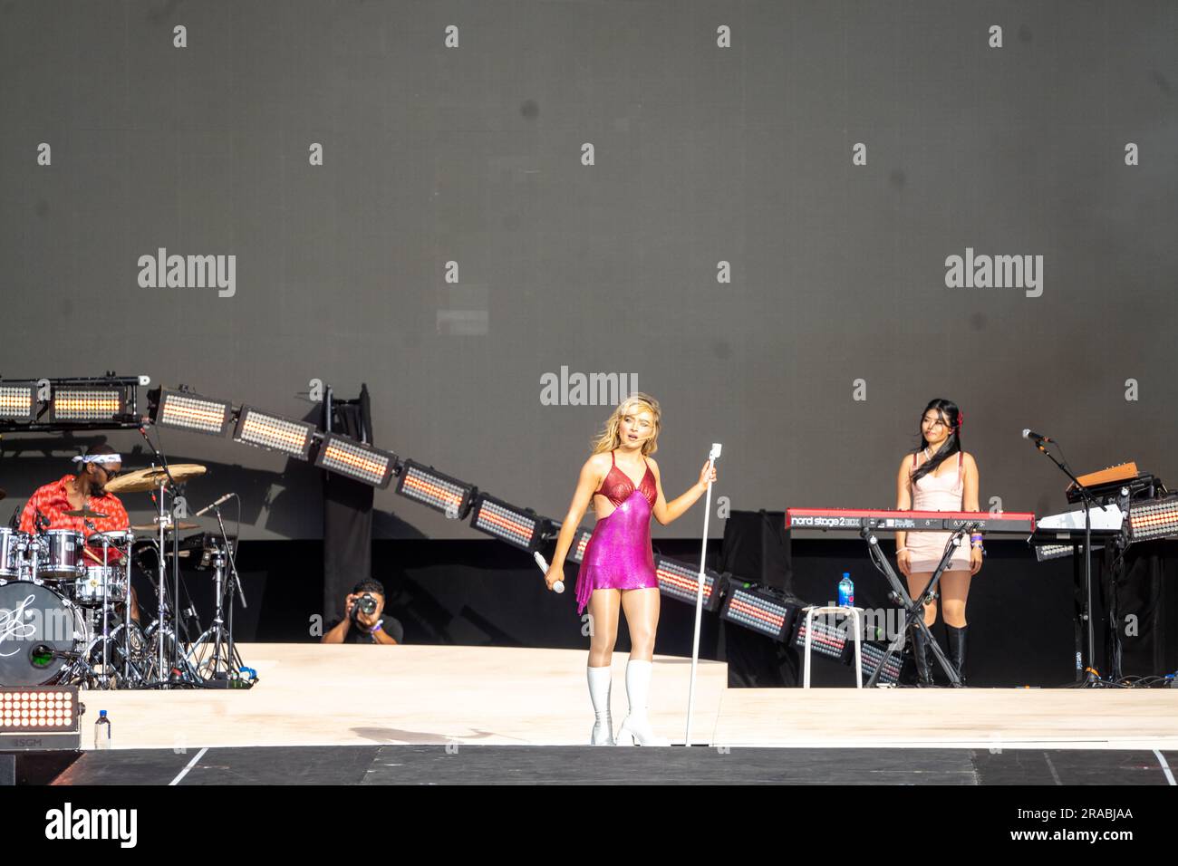 Londra, Regno Unito. Domenica, 2 luglio 2023. Sabrina Carpenter si esibisce dal vivo sul palco del BST Festival di Hyde Park, Londra. Foto: Richard Gray/Alamy Live News Foto Stock