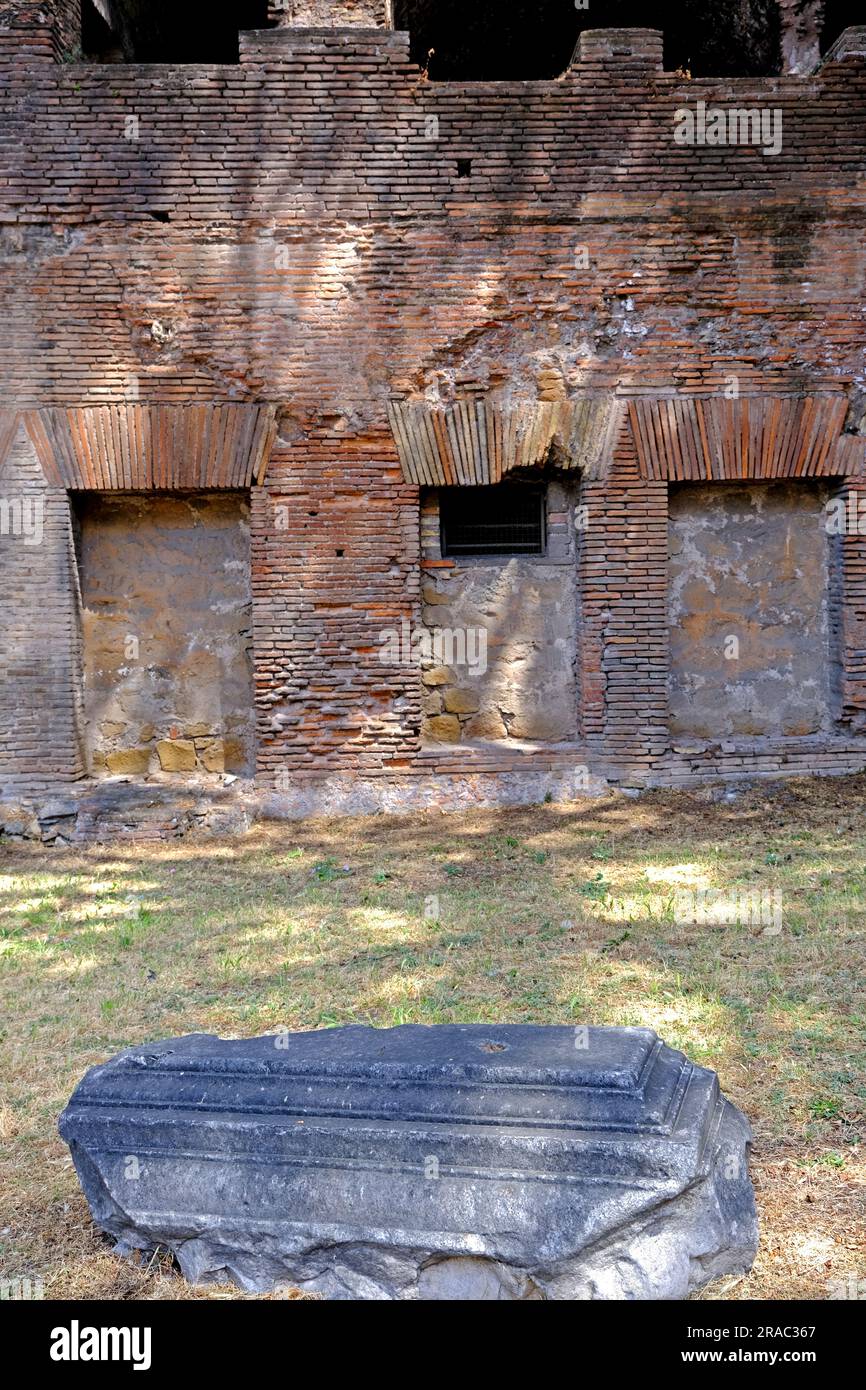 Rovine romane Insula dell'ara Coeli sotto Capitolino e Campidoglio a Roma Foto Stock