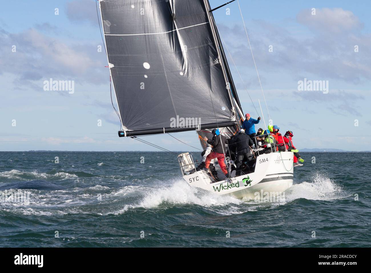 I grandi yacht si sfidano in gara 1 della Winter Series, che si svolge in mare discontinuo a Port Phillip Bay, Melbourne, Australia Foto Stock