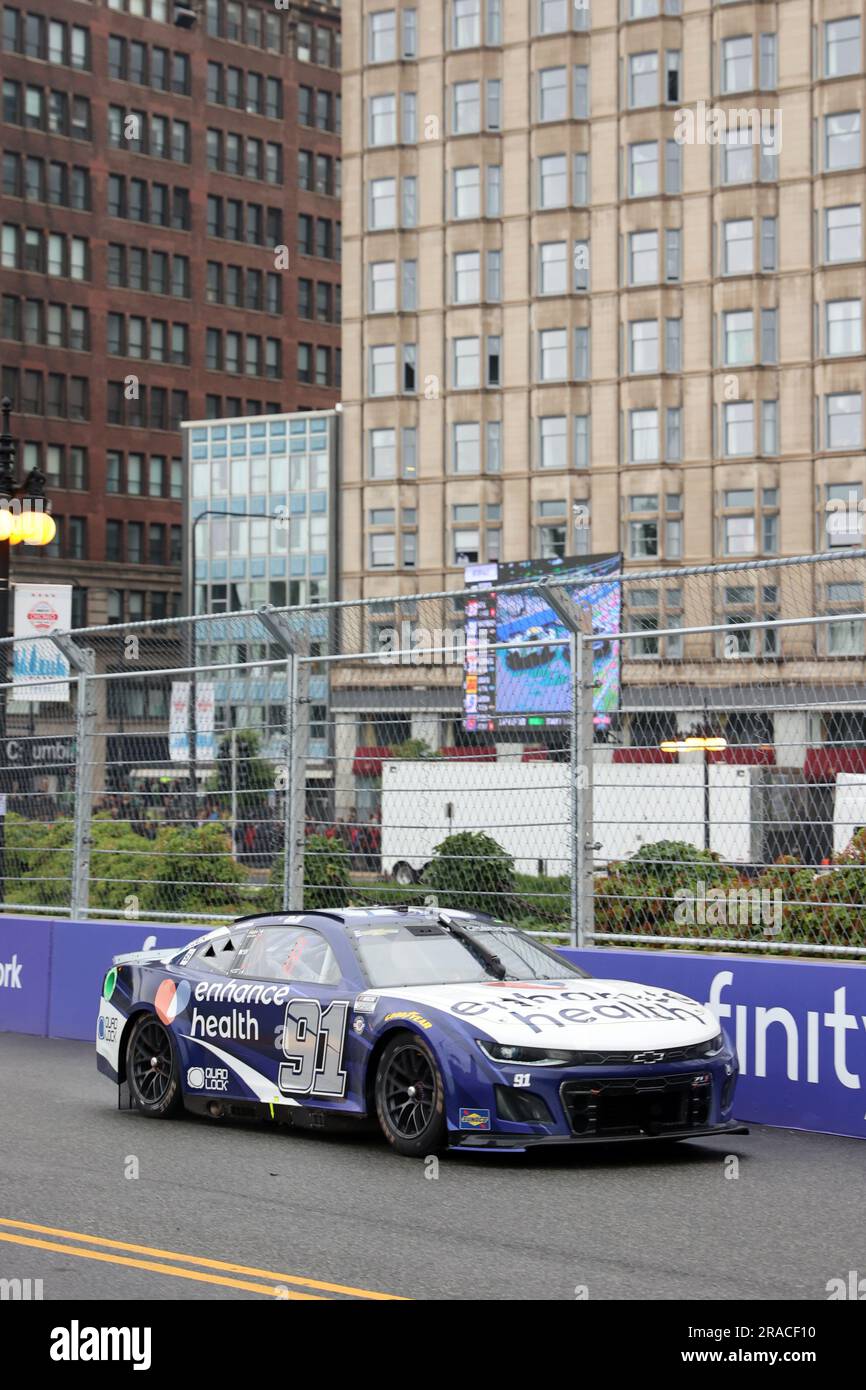 Chicago, USA, 1 luglio 2023. Shane van Gisbergen (91) entra alla curva 9 del Congress Plaza Drive durante la gara inaugurale di Grant Park 220 NASCAR Cup Series Chicago Street Course che si tiene all'interno e intorno a Grant Park e all'iconico skyline di Chicago. Credito: Tony Gadomski / All Sport Imaging / Alamy Live News Foto Stock