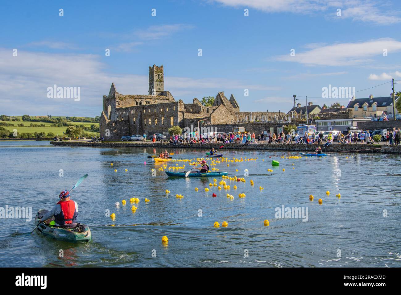 Timoleague Tidy Towns fundraising Duck Race, luglio 2023 Foto Stock