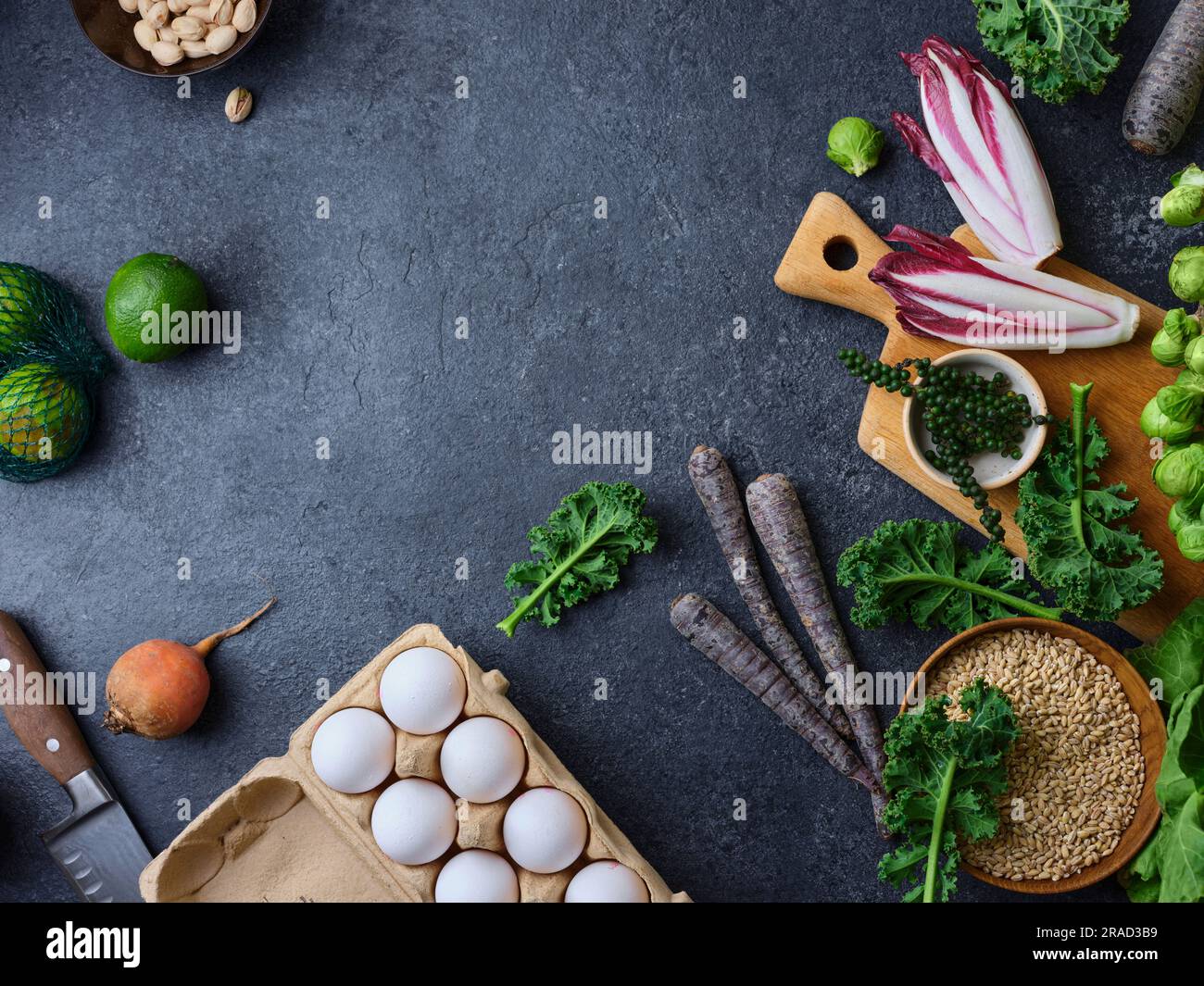 Verdure fresche, cereali e uova Foto Stock