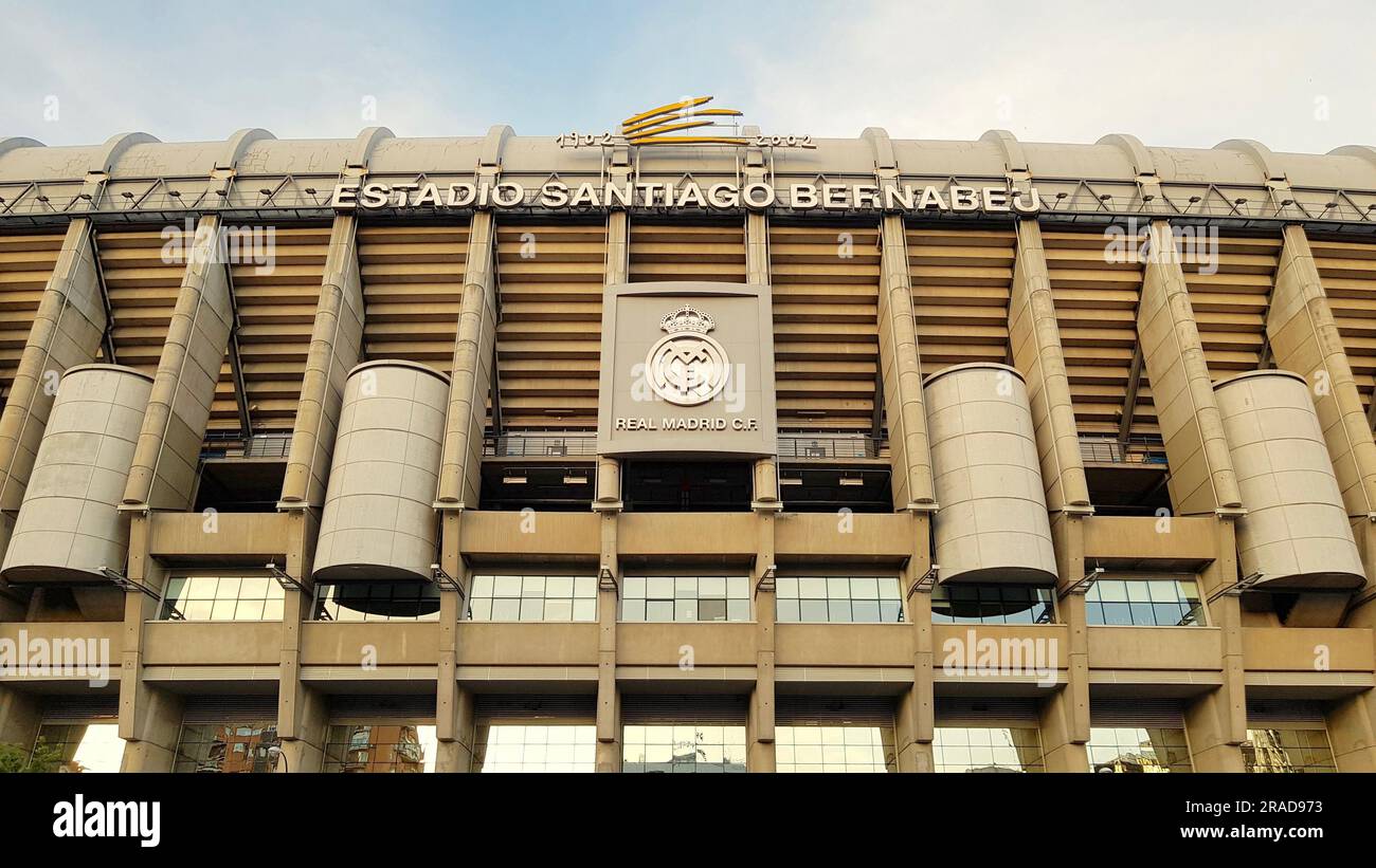 Vista della facciata dello stadio Santiago Bernabeu Foto Stock