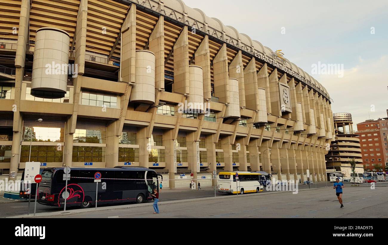 Vista della facciata dello stadio Santiago Bernabeu Foto Stock