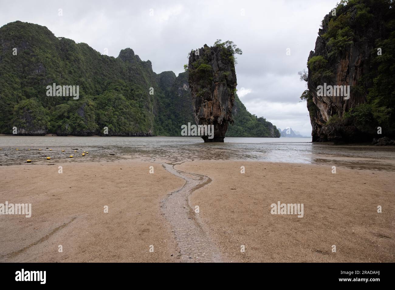 Isola di James Bond nel Parco Nazionale di Phang Nga, Thailandia Foto Stock