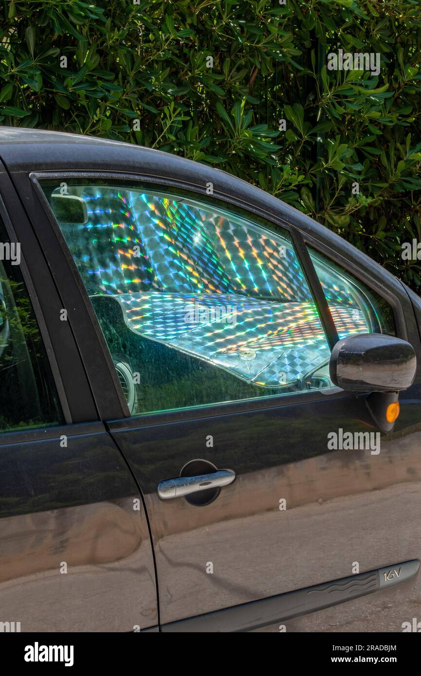 schermo interno per parabrezza riflettente, parasole per interni di auto,  schermo solare riflettente per auto Foto stock - Alamy
