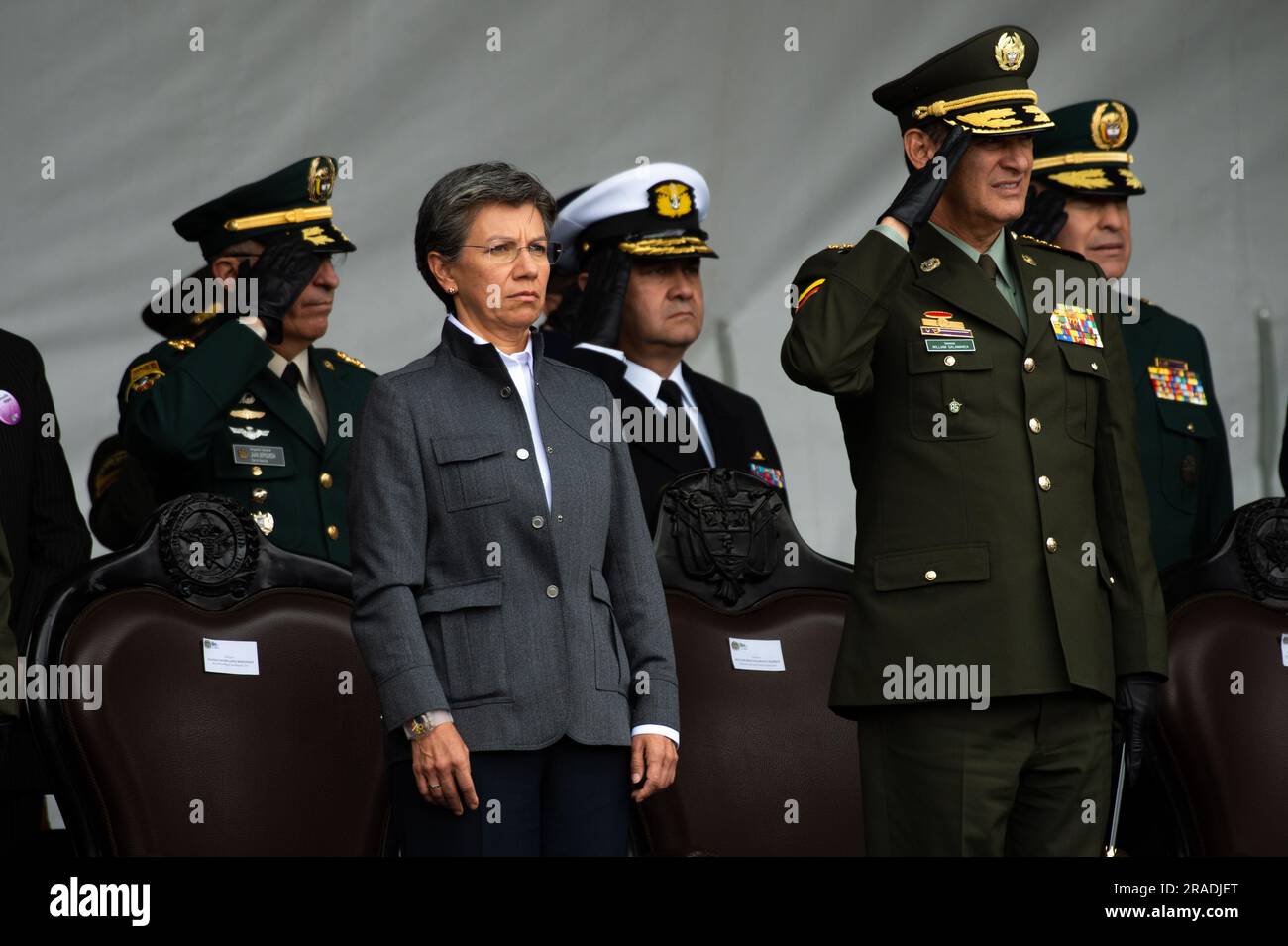 Il sindaco di Bogotà Claudia Lopez durante la cerimonia di assunzione del comando del generale di brigata di polizia colombiano Sandra Patricia Hernandez, a Bogotà, Colombia, Foto Stock