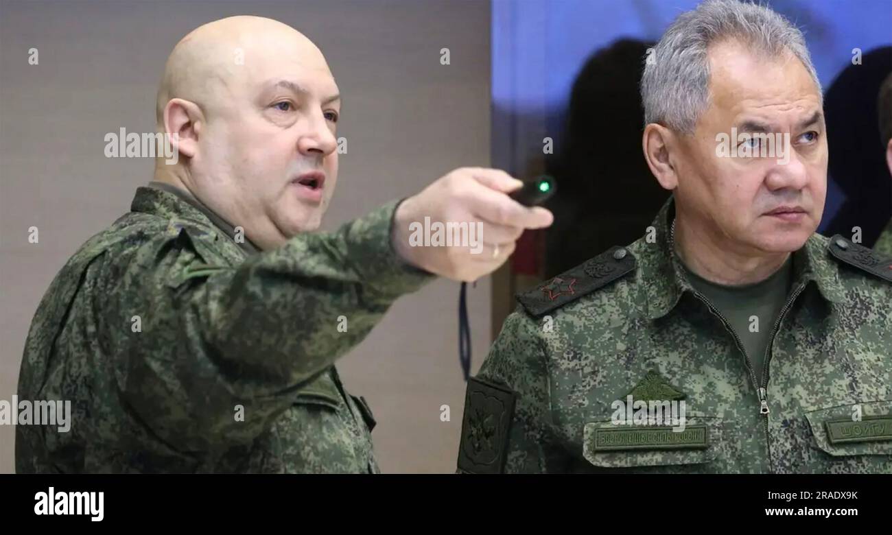 SERGEI SUROVKIN, generale dell'esercito russo a sinistra con Sergei Shoigu, ministro della difesa russo, nel dicembre 2022 Foto Stock