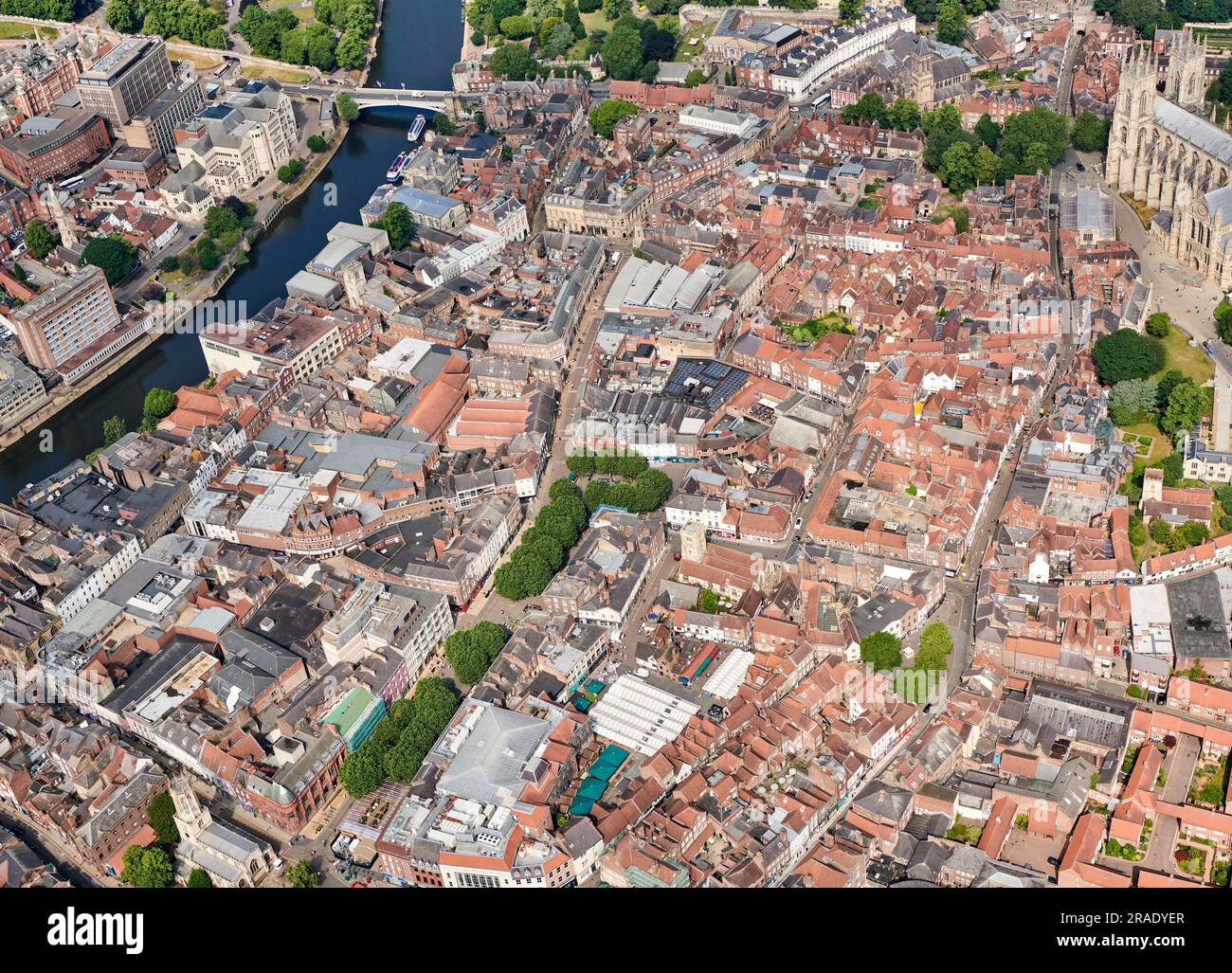 Una vista aerea del centro storico di York e della zona dei negozi, Inghilterra settentrionale, North Yorkshire, Regno Unito Foto Stock