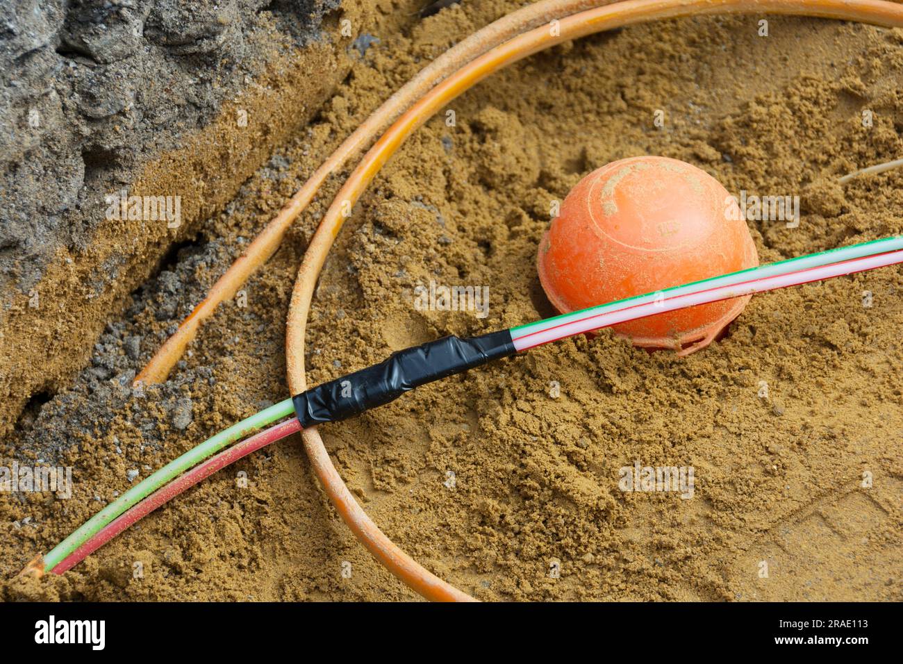 Moderno cavo in fibra ottica per il collegamento di una casa Foto Stock