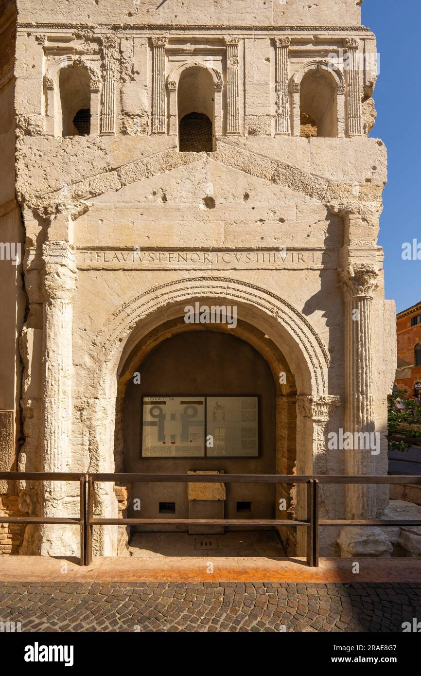 Porta romana dei Leoni, Verona, Veneto, Italia Foto Stock