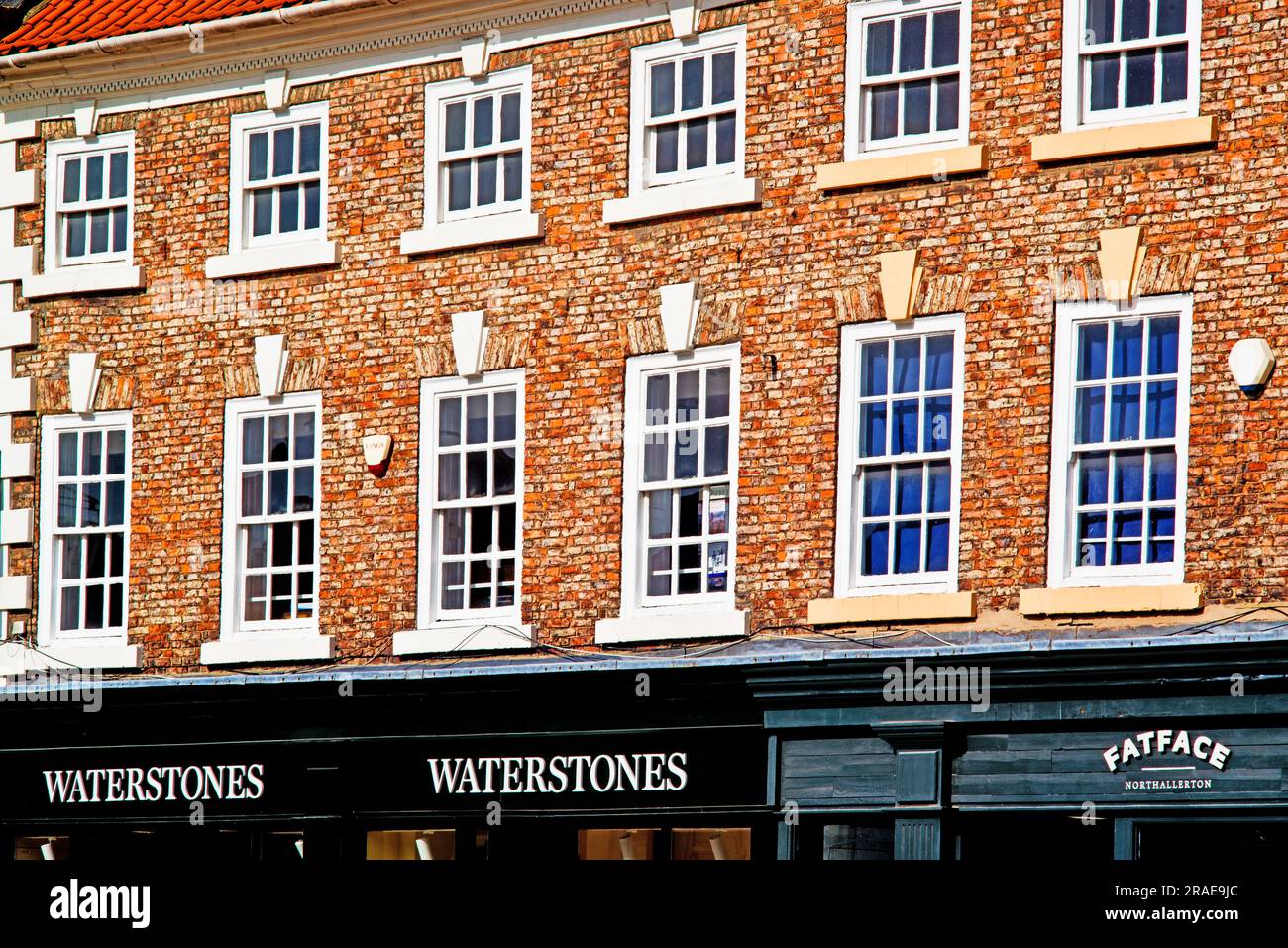 Waterstones and Fat Face Stores, High Street, Northallerton, Yorkshire, Inghilterra Foto Stock