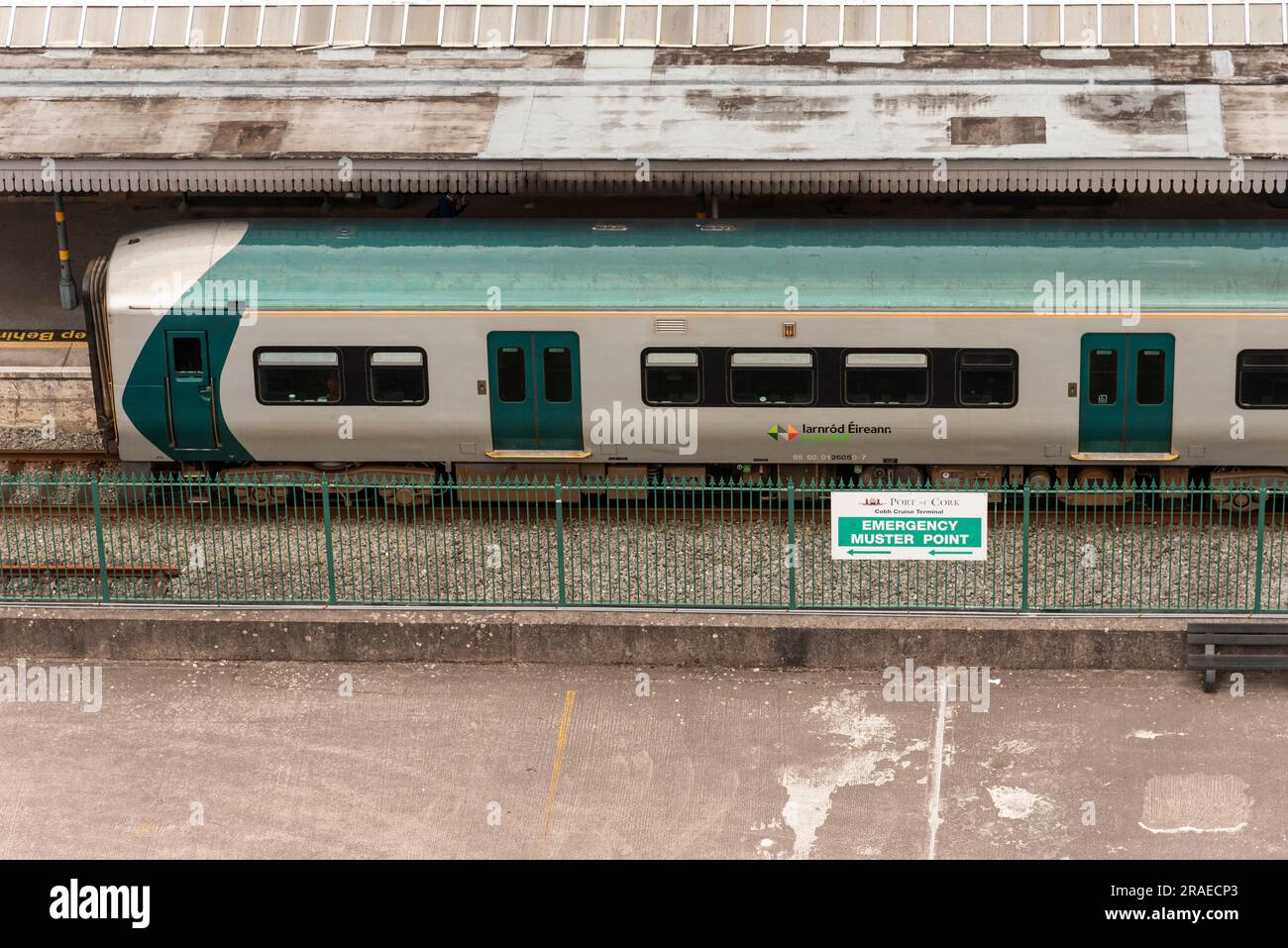 Cobh, Contea di Cork, Irlanda. 9 giugno 2023. Diretto a Cork, il treno che si trovava alla stazione di Cobh nella contea di Cork in Irlanda. Foto Stock