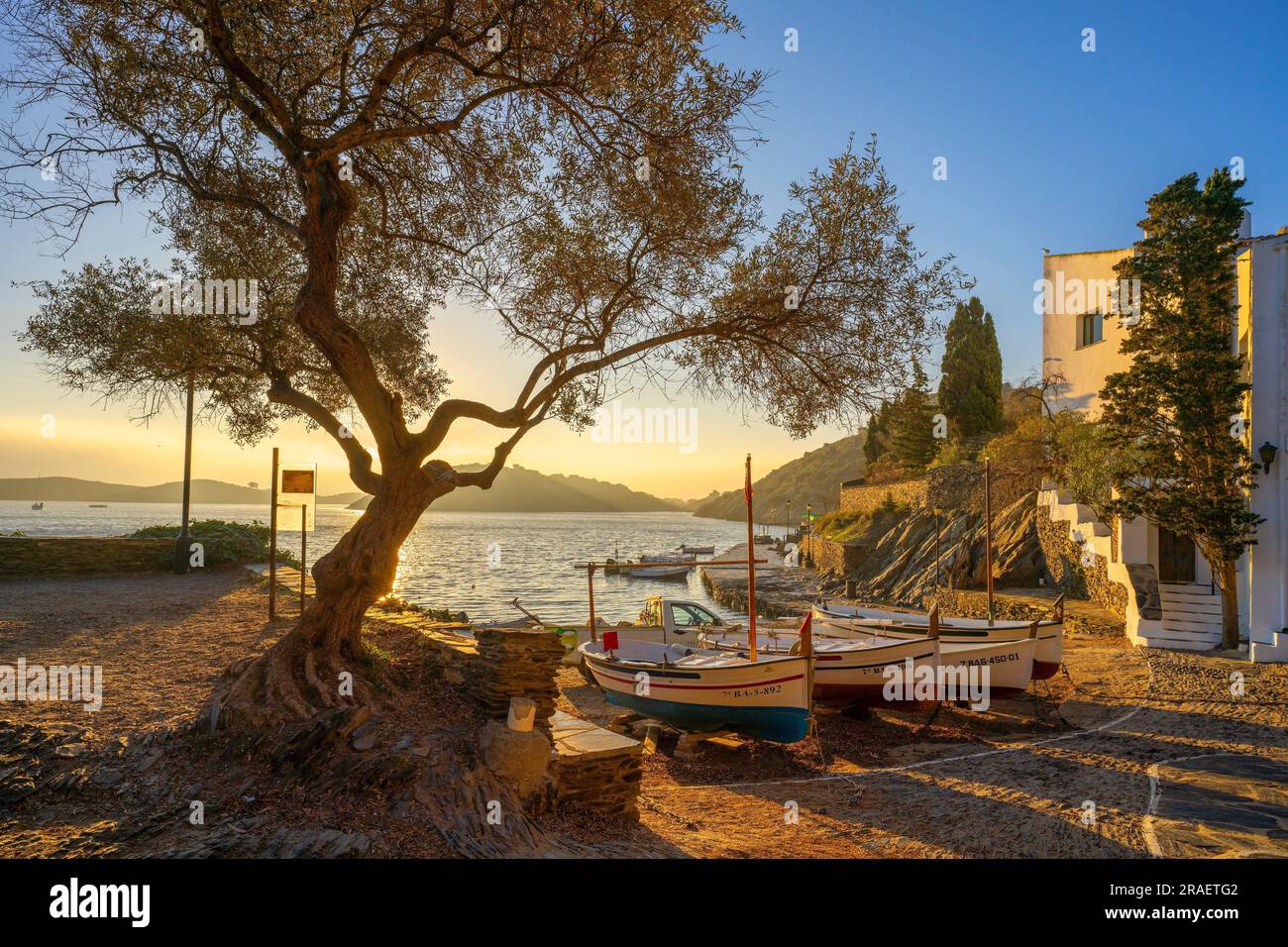 Platja, Port Lligat, Cadaqués, Girona, Catalogna, Spagna Foto Stock