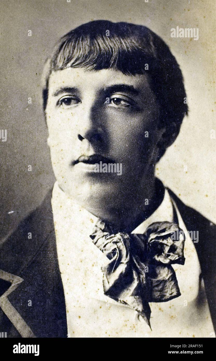 Oscar Fingal o'Flahertie Wills Wilde (16 ottobre 1854 - 30 novembre 1900), scrittore irlandese. Lirico, romanziere, drammaturgo e critico, divenne uno degli scrittori più conosciuti e allo stesso tempo più controversi della Gran Bretagna vittoriana, qui mostrato come un giovane, riproduzione storica, restaurata digitalmente da un originale del 19th ° secolo / Oscar Fingal o’Flahertie Wills Wilde (16. Oktober 1854 - 30. Novembre 1900), ein irischer Schriftsteller. Erbringung und Verkauf von Dienstleistungen im Bereich, Verkauf, Verkauf und Verkauf von Dienstleistungen im in- und Verkauf von Dienstleistungen im in- und Verkauf von Dienstleistungen im in- und Verkauf Foto Stock