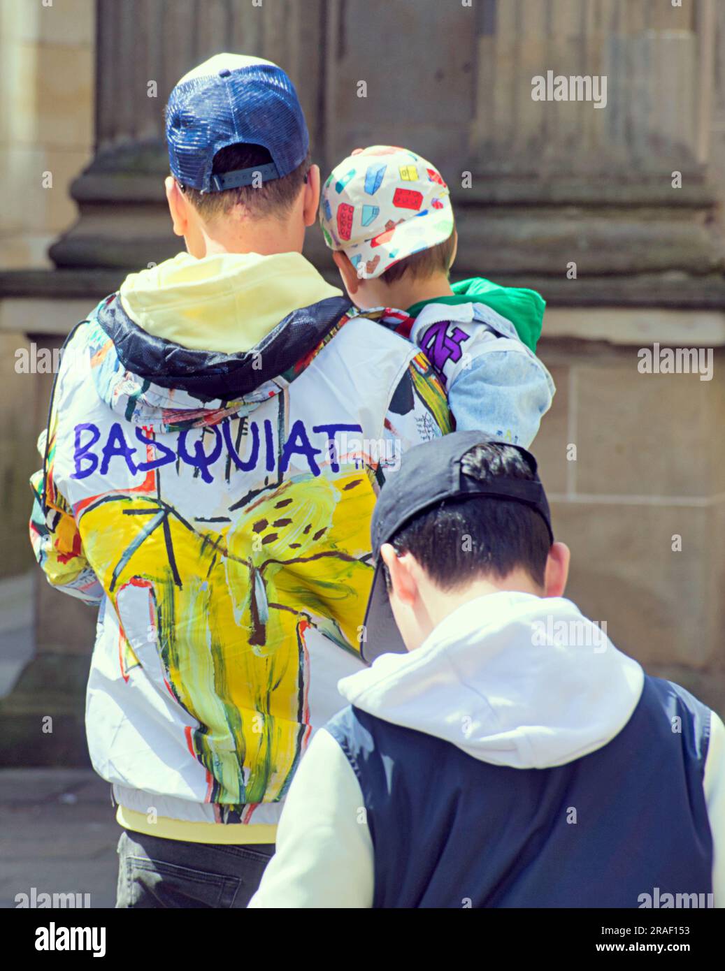 hoodie with Basquiat è stato un artista americano che ha raggiunto il successo durante gli anni '1980 come parte del movimento neoespressionista Foto Stock