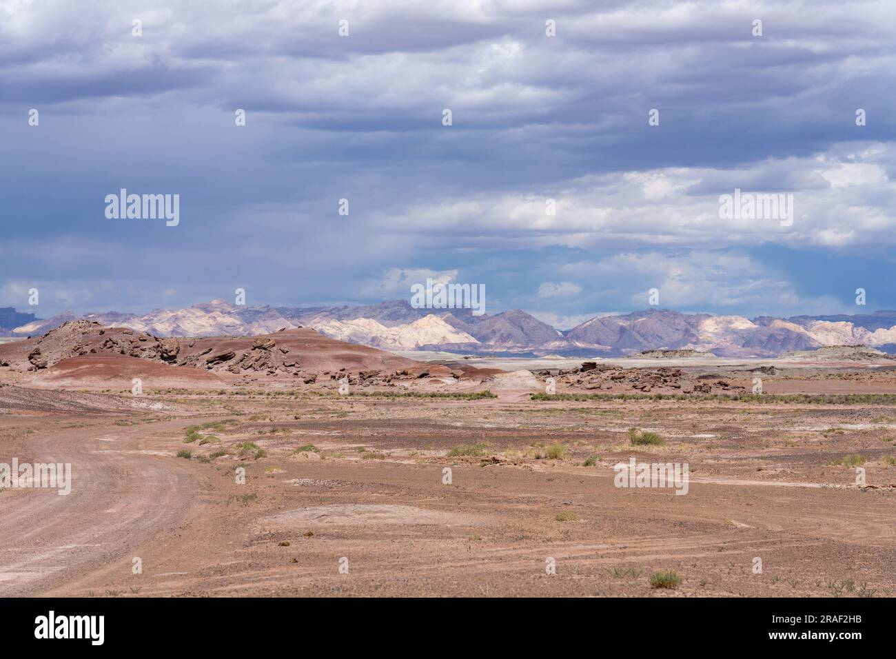 Riflettori puntati sulla barriera corallina di San Rafael con una tempesta sulla baia di San Rafael nei pressi di Hanksville, Utah. Foto Stock