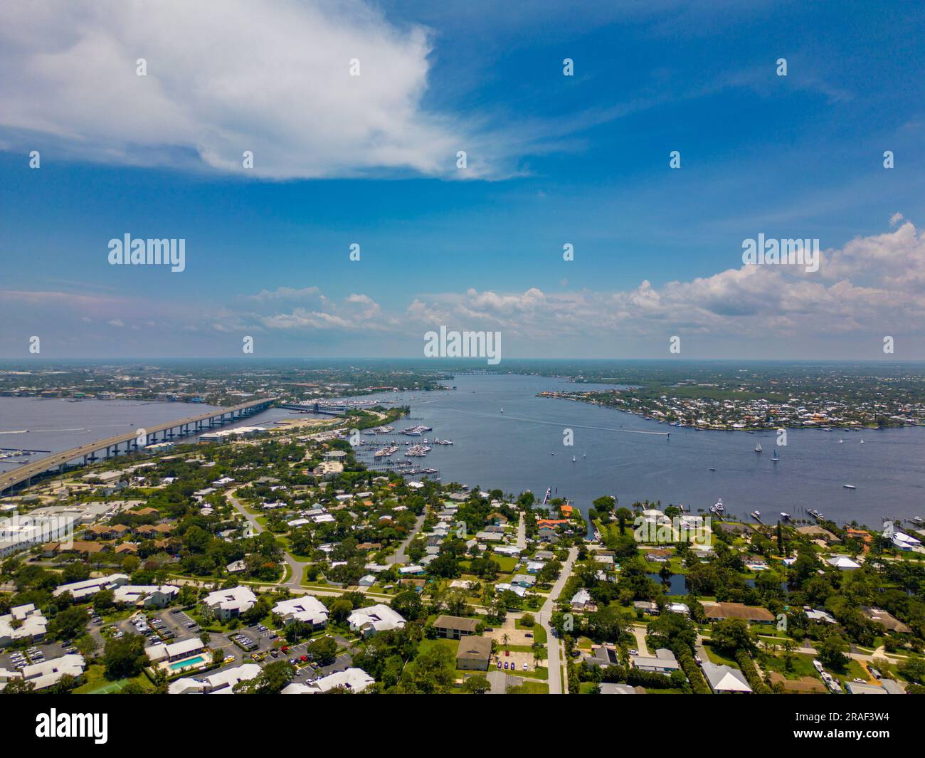 Foto aerea del drone Roosevelt Bridge Stuart Florida St Lucie River Foto Stock