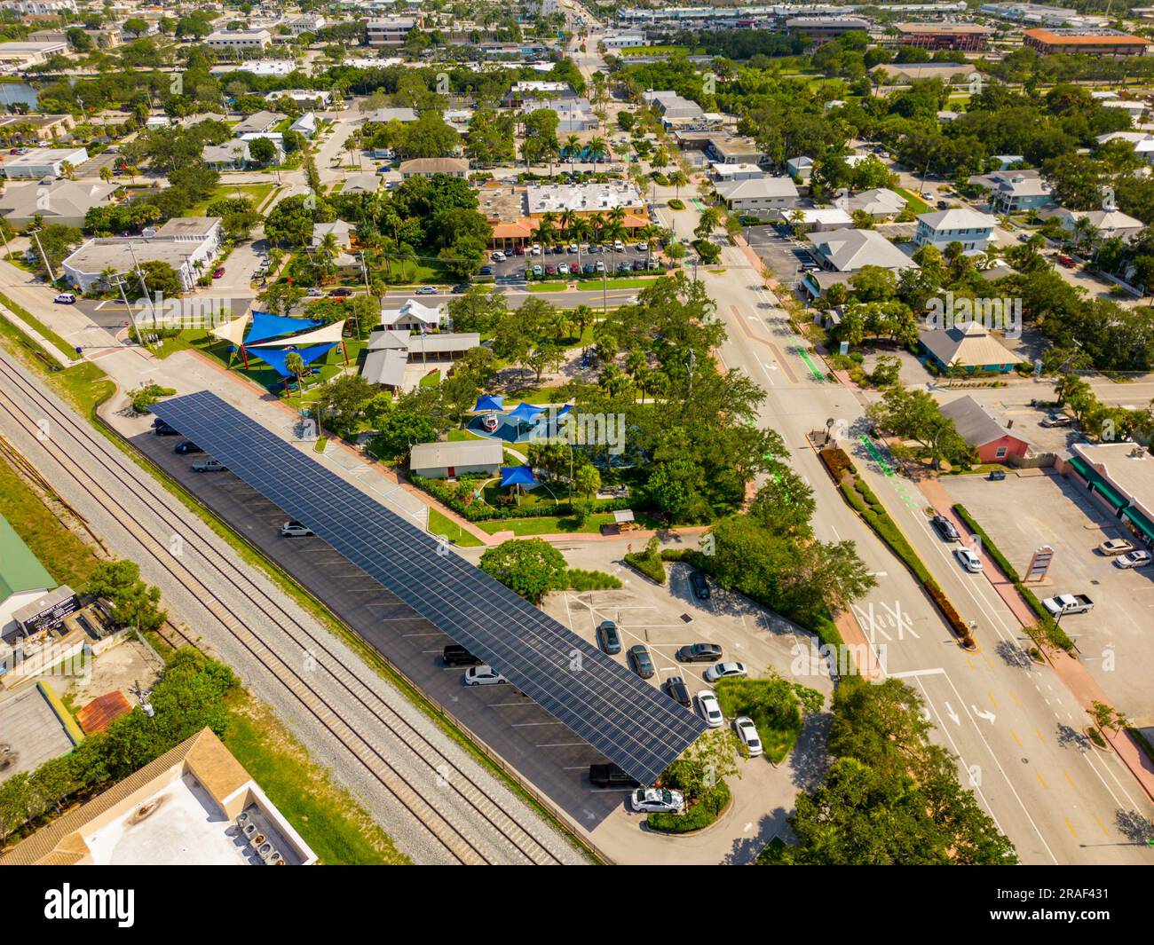 Foto aerea stazione di ricarica per veicoli elettrici Downtown Stuart Florida USA Foto Stock
