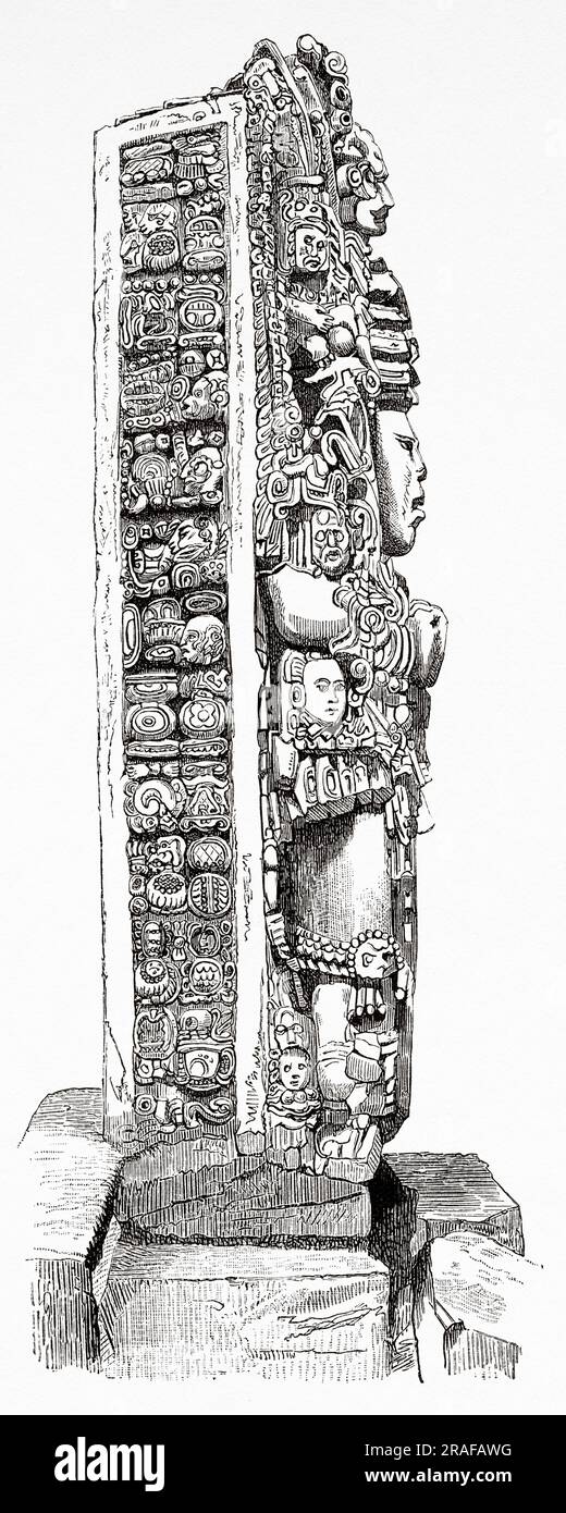 L'idolo maya della città maya è conosciuto come Stela H e rappresenta il re Uaxaclajuun UB'aah K'awiil. Risale all'VIII secolo, Copano, Honduras. America centrale. Viaggio nello Yucatan e nella Terra dei Lacandoni di Désiré Charnay 1880. Incisione del vecchio XIX secolo da le Tour du Monde 1906 Foto Stock