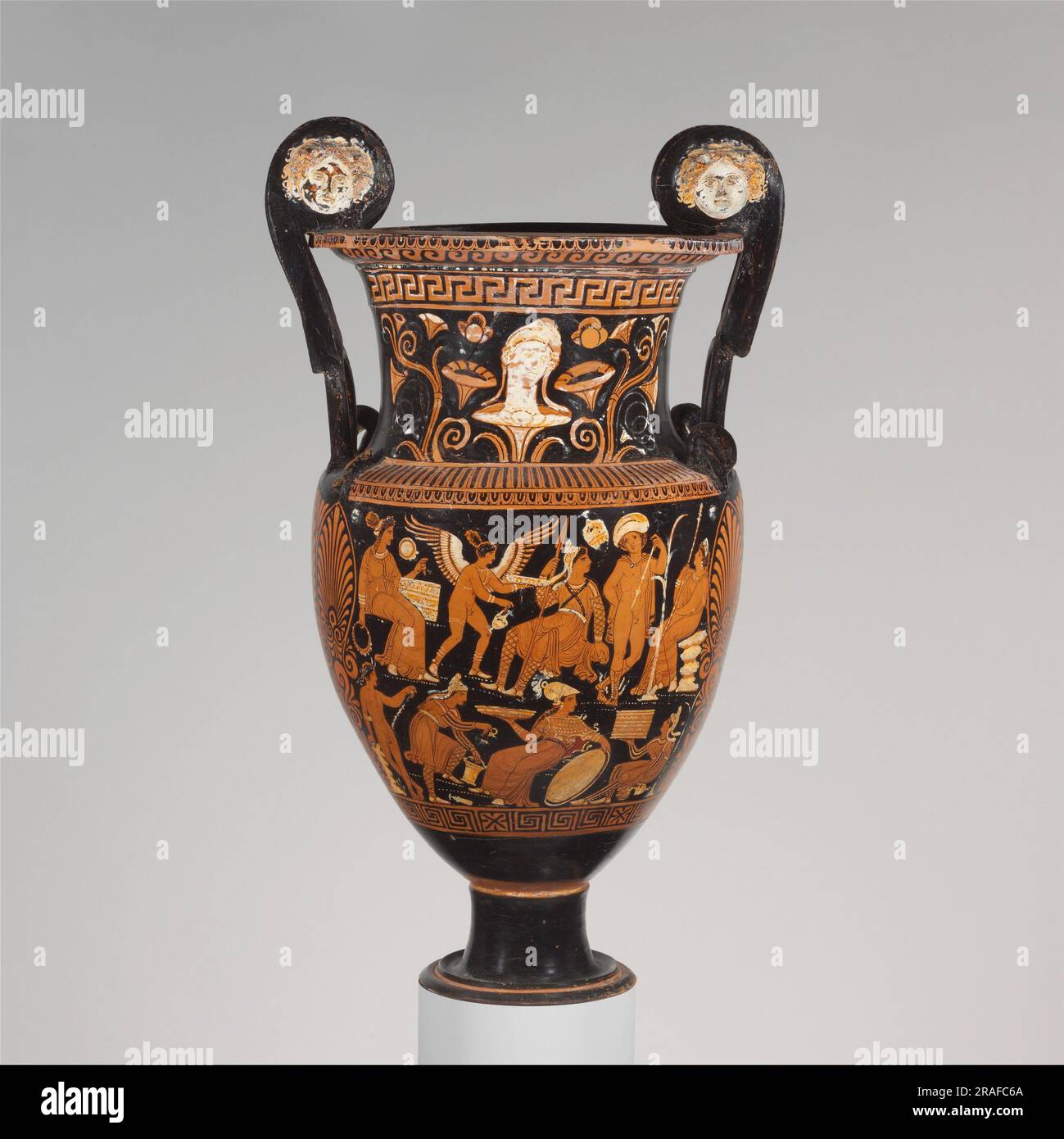 Terracotta Volute Krater (ciotola di miscelazione) 310 a.C. di Antica ceramica greca Foto Stock