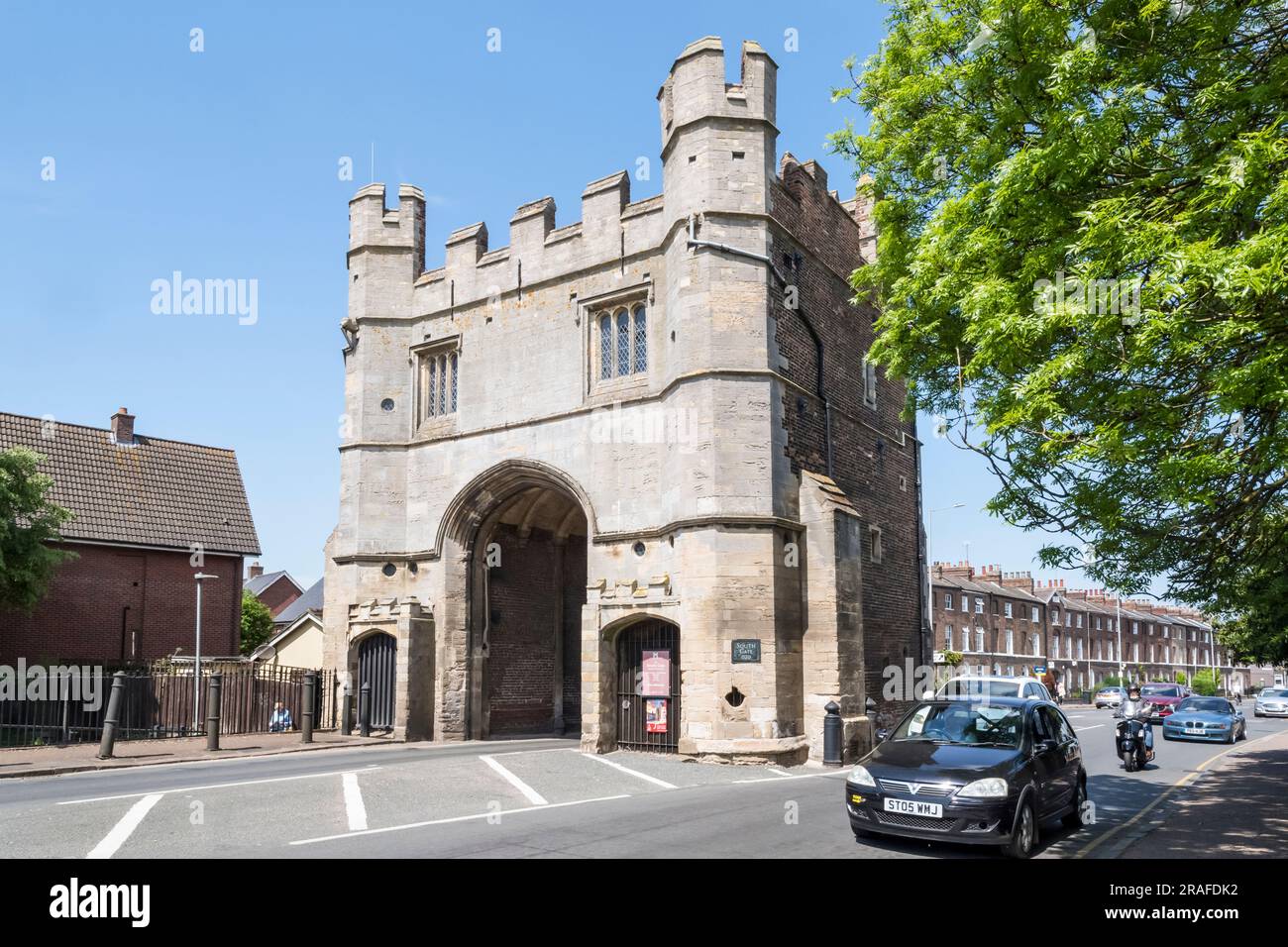 Le porte del Sud di Lynn del re sono state originariamente costruite nel 14th ° secolo, e ricostruite nella metà del 15th ° secolo. Vista da sud verso la città. Foto Stock