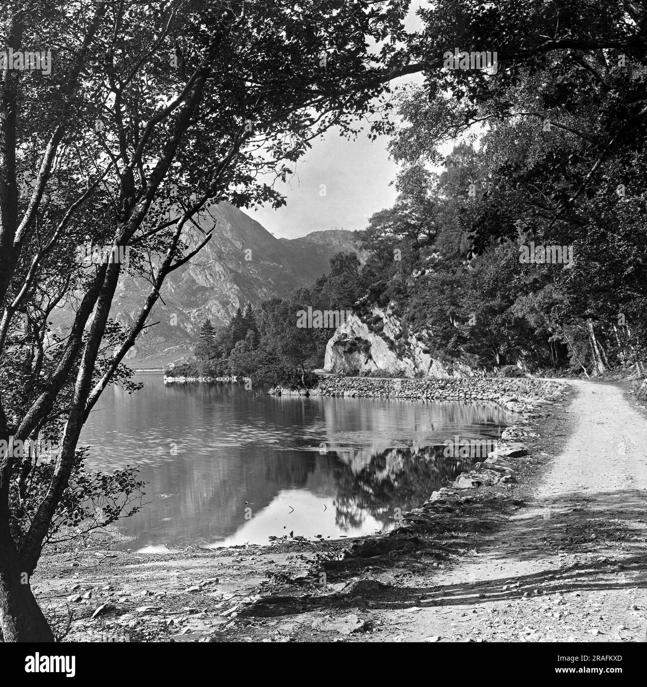 Loch Katrine in Scozia - Pub. Di George Washington Wilson (G.W.W.) - Immagine da una lanterna di vetro antico slide (formato britannico) Foto Stock