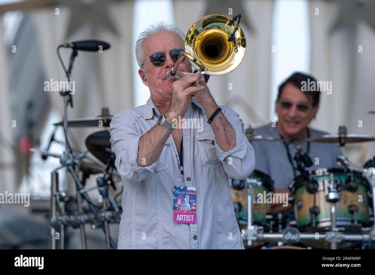 Washington, Stati Uniti. 3 luglio 2023. Il trombone della band Chicago James Pankow prova con altri membri di Chicago in vista del 43 ° annuale A Capitol Fourth Independence Day Concert sul West Front Lawn degli Stati Uniti Il Campidoglio a Washington DC lunedì 3 luglio 2023. Pankow è uno dei tre membri originali della band ancora in formazione con il gruppo. Foto di Bonnie Cash/UPI credito: UPI/Alamy Live News Foto Stock