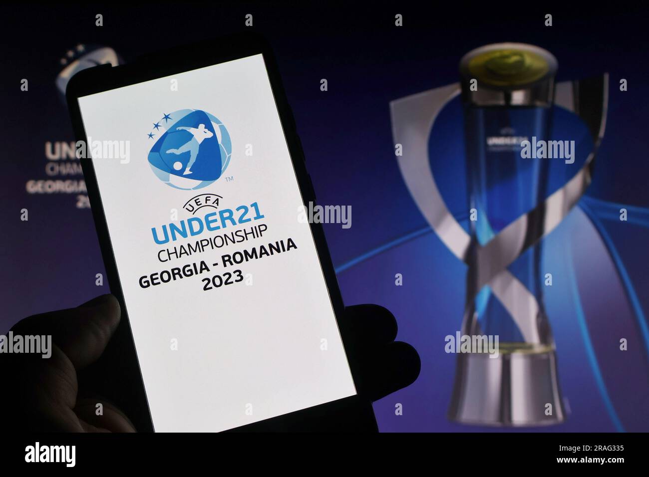 In questa immagine fotografica, il logo UEFA Euro 2023 Under 21 visualizzato su uno smartphone. Il Campionato europeo UEFA Under-21 2023 (noto anche come UEFA Under-21 Euro 2023). Il torneo è co-ospitato da Romania e Georgia. La Romania ha ospitato la partita di apertura, mentre la Georgia ospiterà la finale Foto Stock