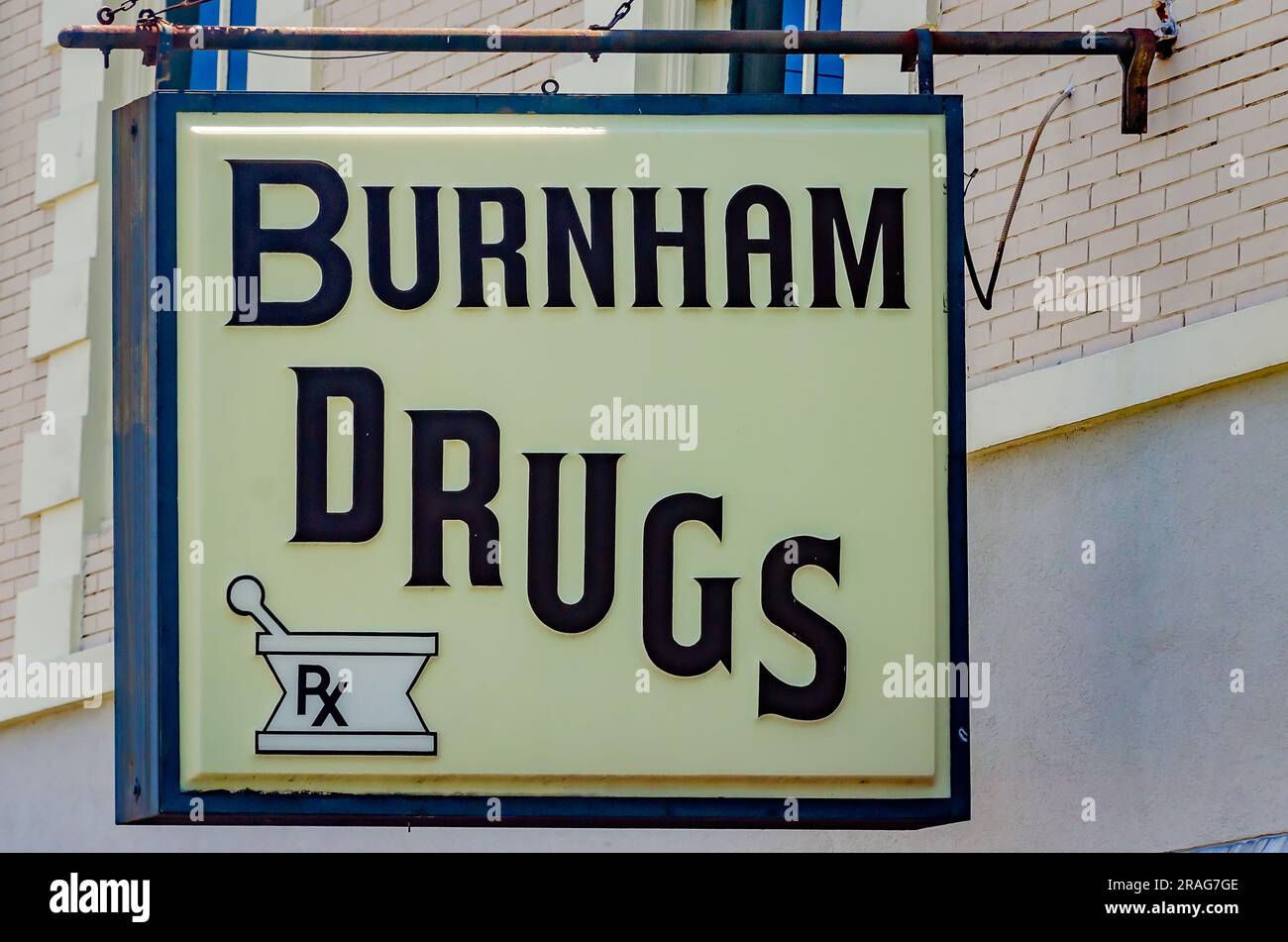 Burnham Drugs è raffigurato il 24 giugno 2023 a Moss Point, Mississippi. La farmacia è stata fondata dal farmacista K.W. Burnham nel 1902. Foto Stock