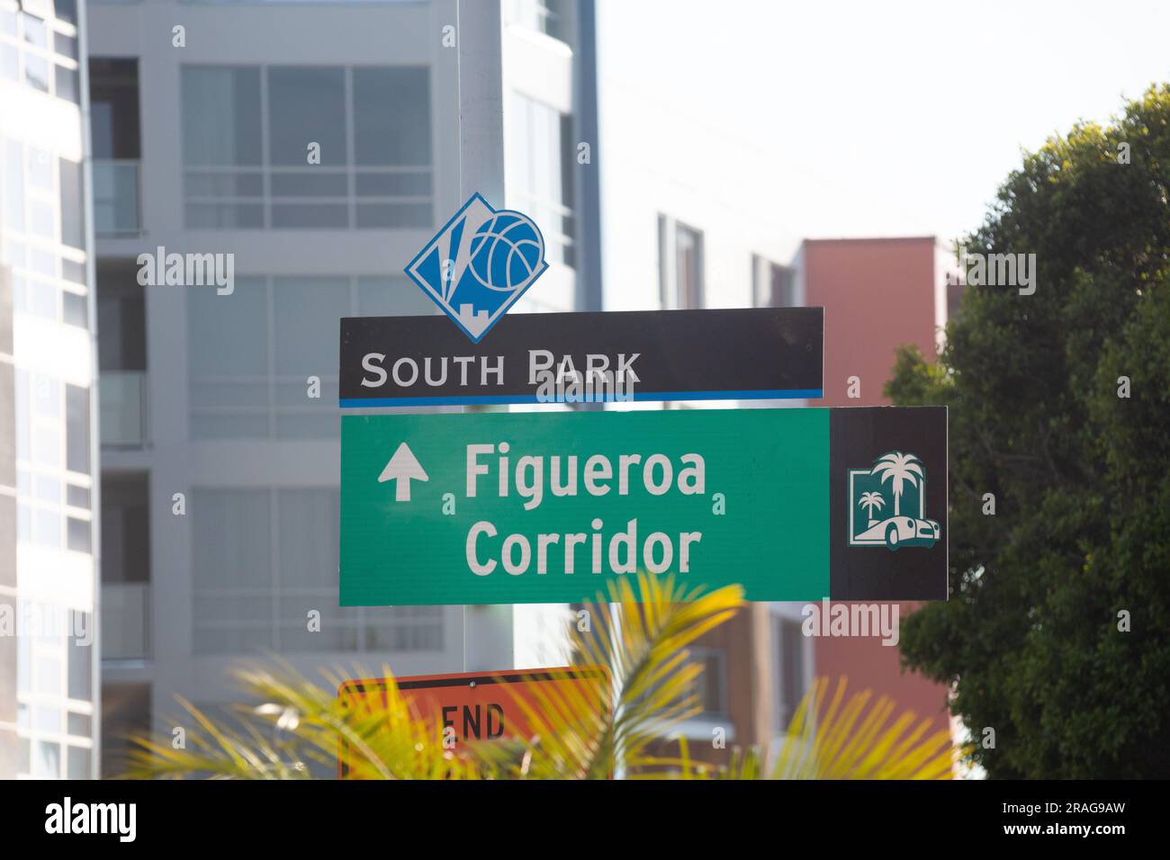 Un cartello per South Park e Figueroa Corridor nel centro di Los Angeles, CALIFORNIA, USA Foto Stock