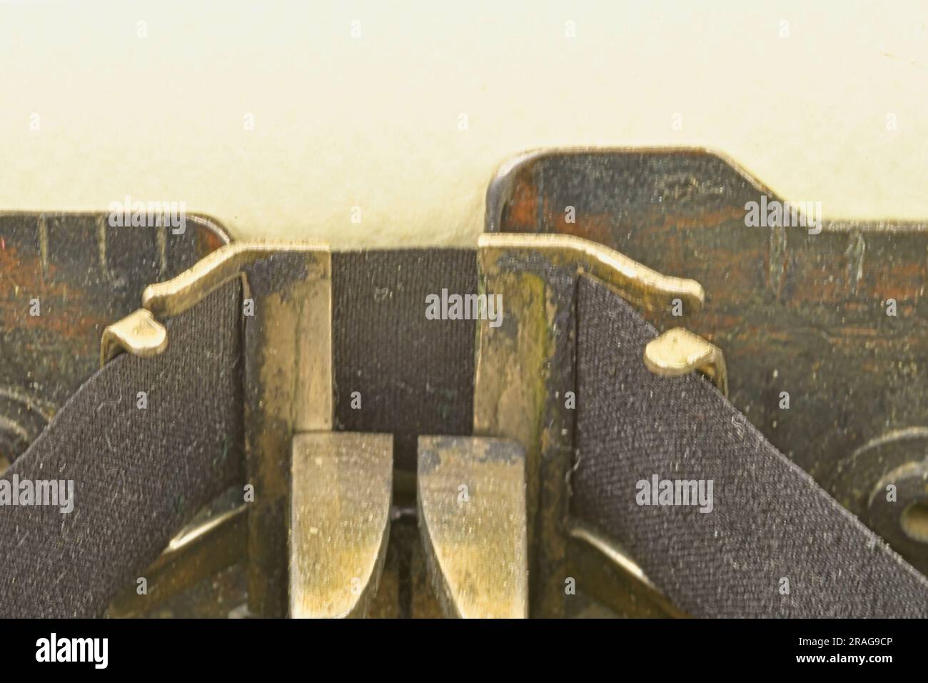 Primo piano della macchina da scrivere vintage. Immagine macro estrema della macchina da scrivere vintage. Spazio di copia su carta Foto Stock