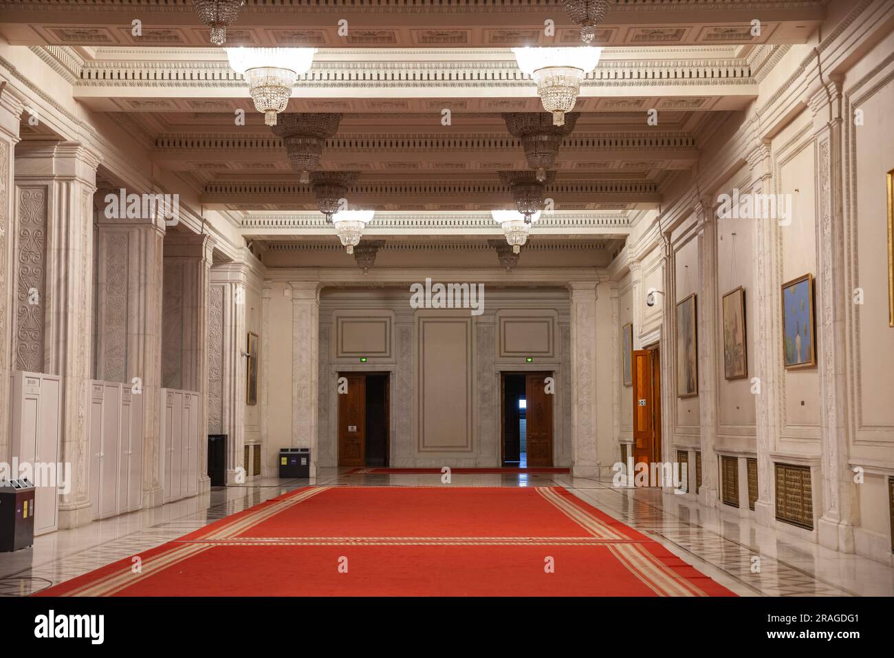 Immagine dell'interno del palazzo rumeno del parlamento, con una particolare attenzione alla hall. Il Palazzo del Parlamento, noto anche come Repubblica Foto Stock