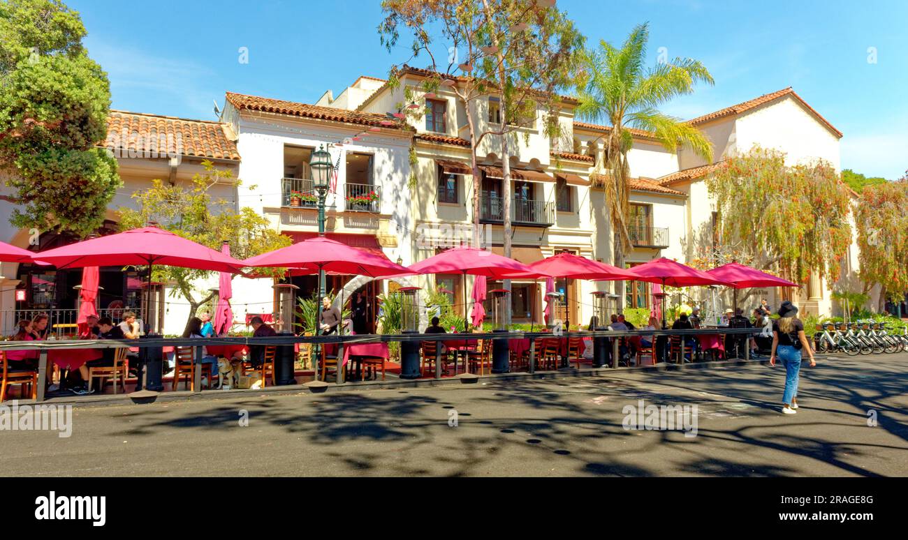 SANTA BARBARA, CALIFORNIA - 27 aprile 2023: Santa Barbara è una città costiera della California. Oltre ad una popolare destinazione turistica e di grande richiamo, la città Foto Stock